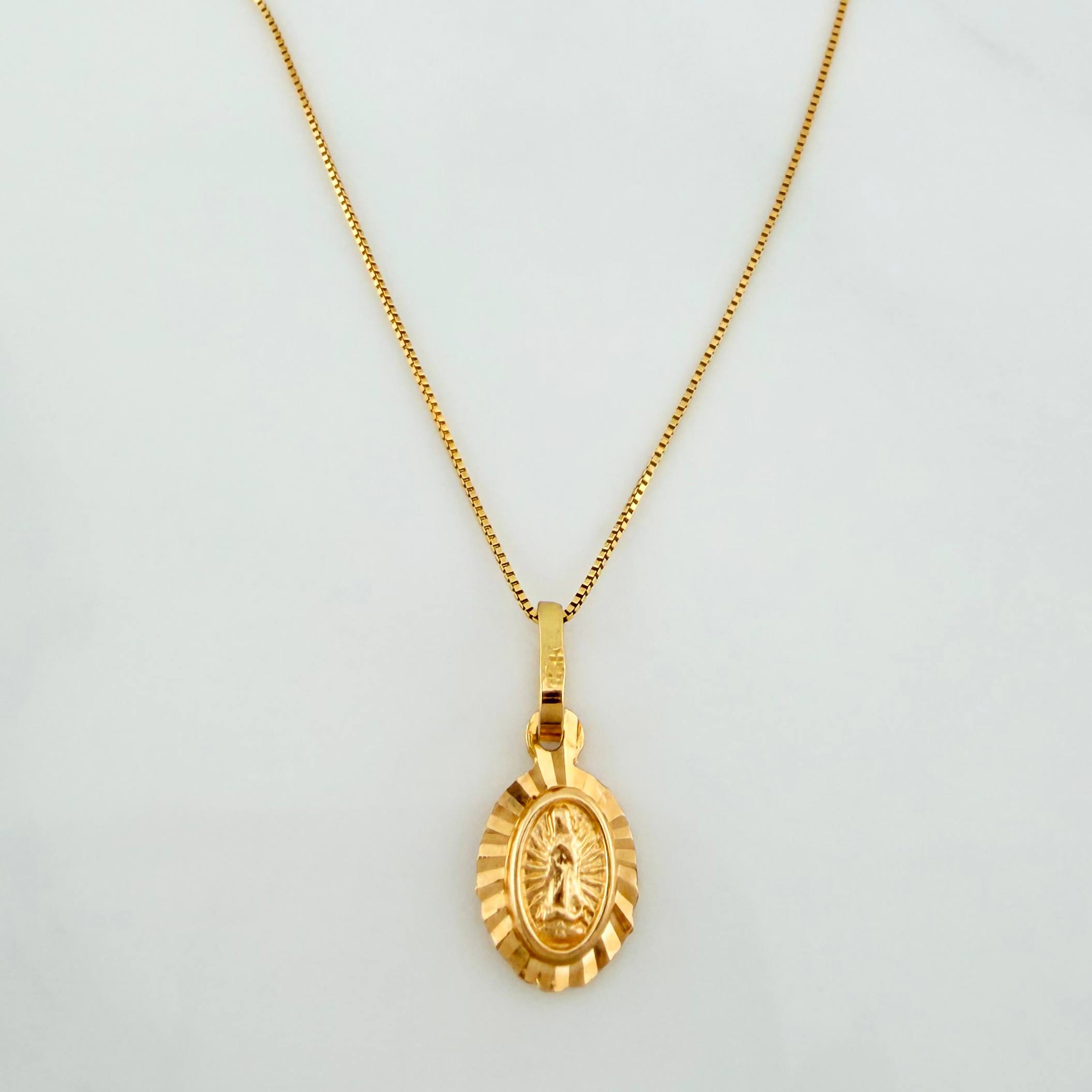 Venetian Chain Set + Virgin of Guadalupe Pendant / 1.5g / 17 3/4 in 18K Yellow Gold