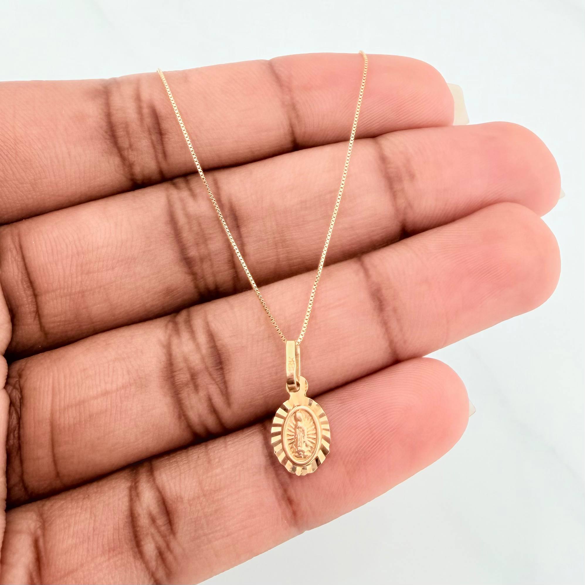 Venetian Chain Set + Virgin of Guadalupe Pendant / 1.5g / 17 3/4 in 18K Yellow Gold