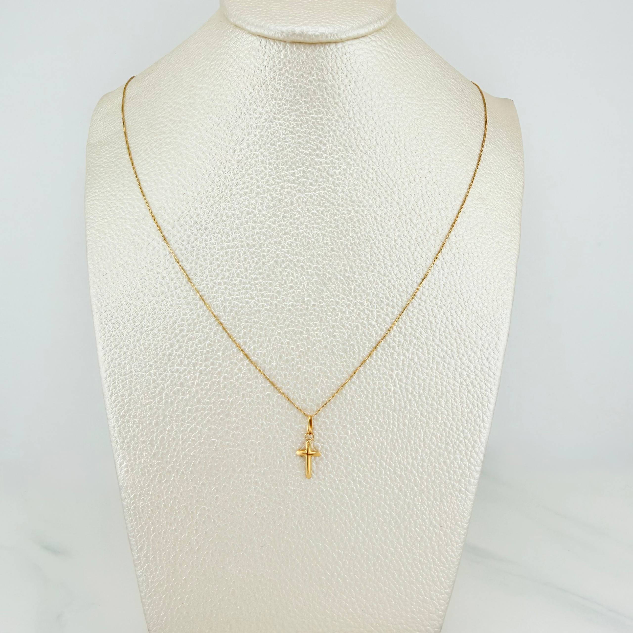 Set Cadena Veneciana + Dije Cruz / 1,05gr / 17 3/4 in Oro Amarillo 18K