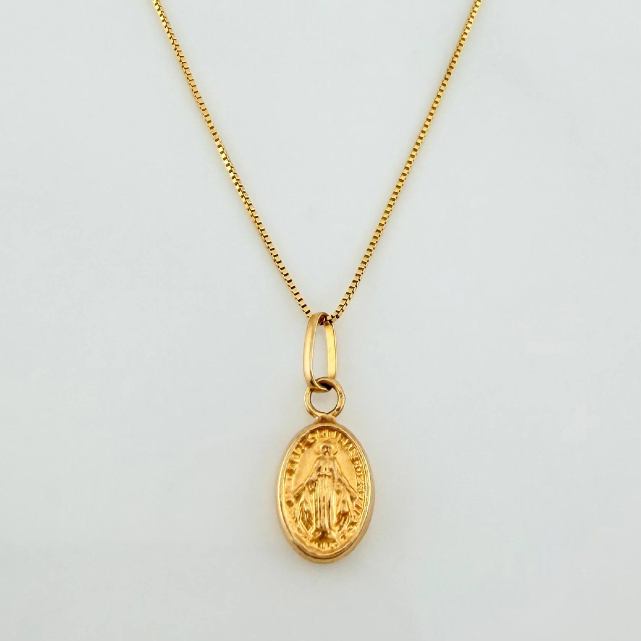 Venetian Chain Set + Miraculous Virgin Pendant / 1.2g / 17 3/4 in 18K Yellow Gold