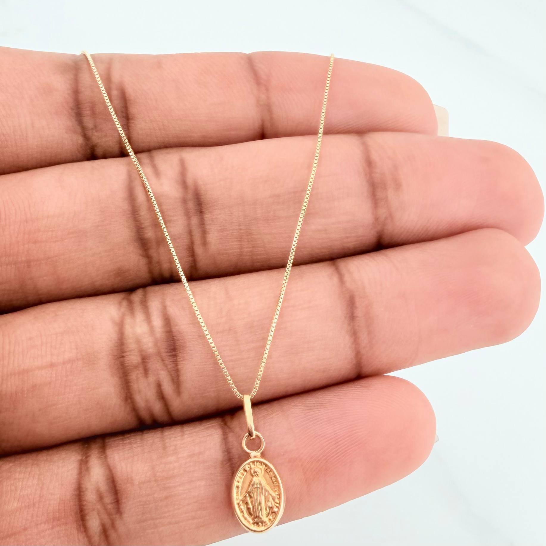Venetian Chain Set + Miraculous Virgin Pendant / 1.2g / 17 3/4 in 18K Yellow Gold