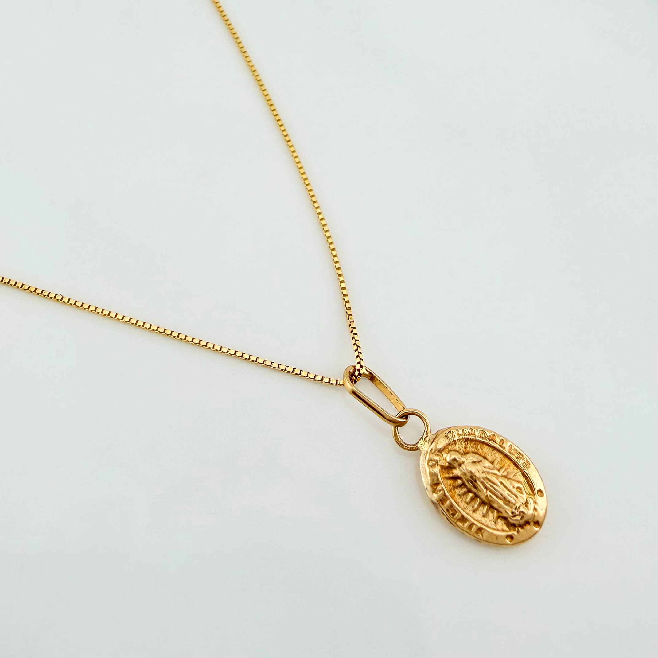 Venetian Chain Set + Virgin of Guadalupe Pendant / 1.1g / 17 3/4 in 18K Yellow Gold