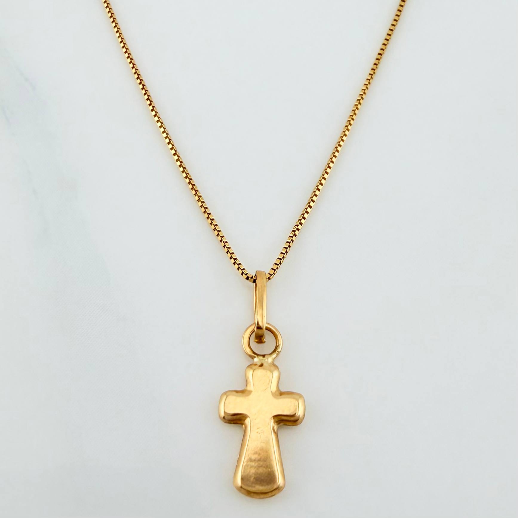 Set Cadena Veneciana + Dije Cruz / 1,1gr / 17 3/4 in Oro Amarillo 18K