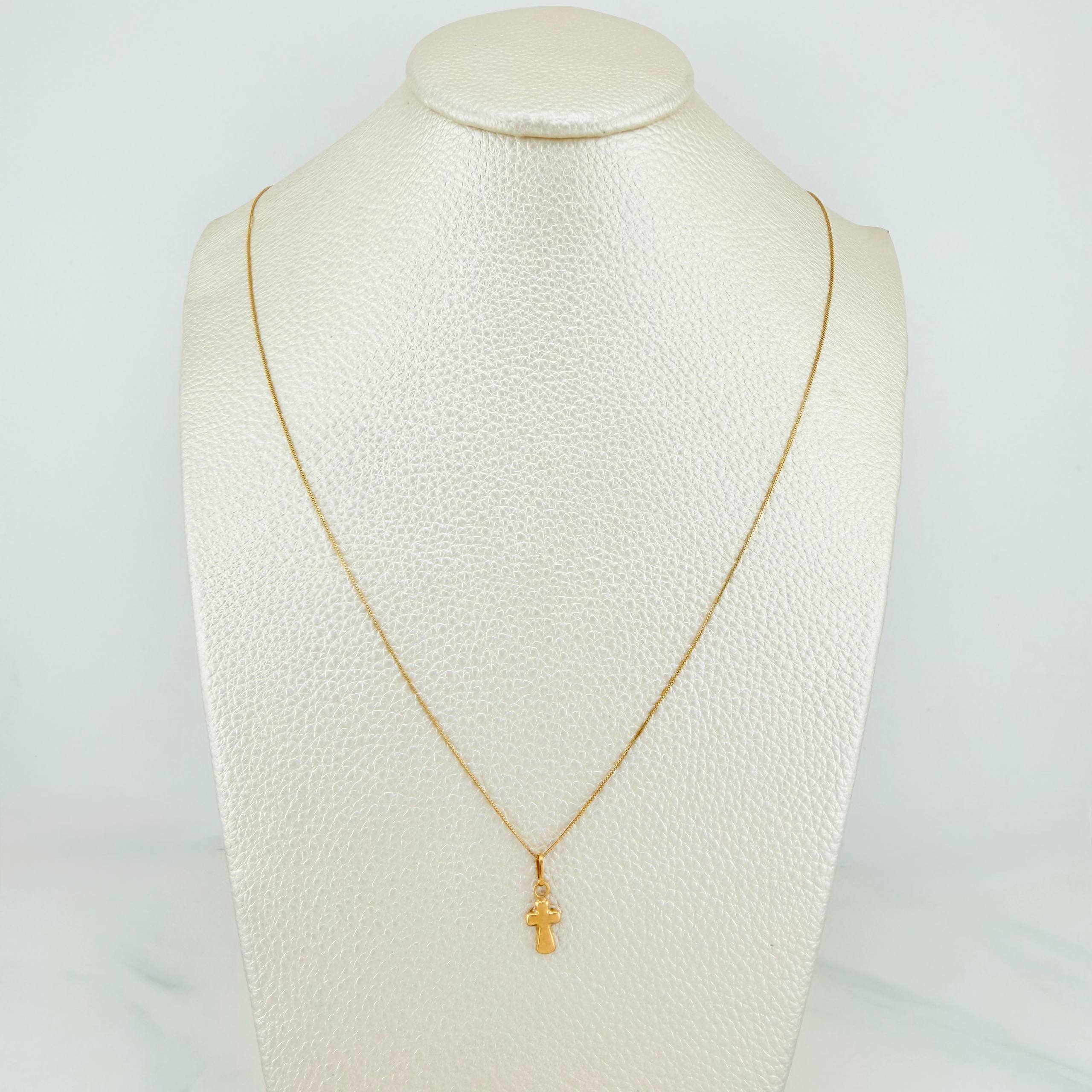 Set Cadena Veneciana + Dije Cruz / 1,1gr / 17 3/4 in Oro Amarillo 18K