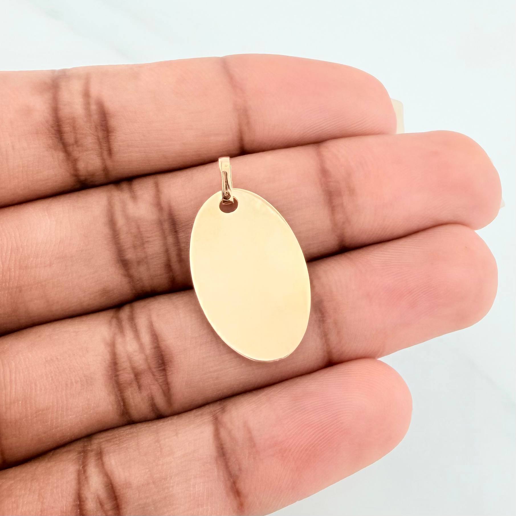 Oval Plaque Pendant 1.2 g / 1 in 18K Yellow Gold