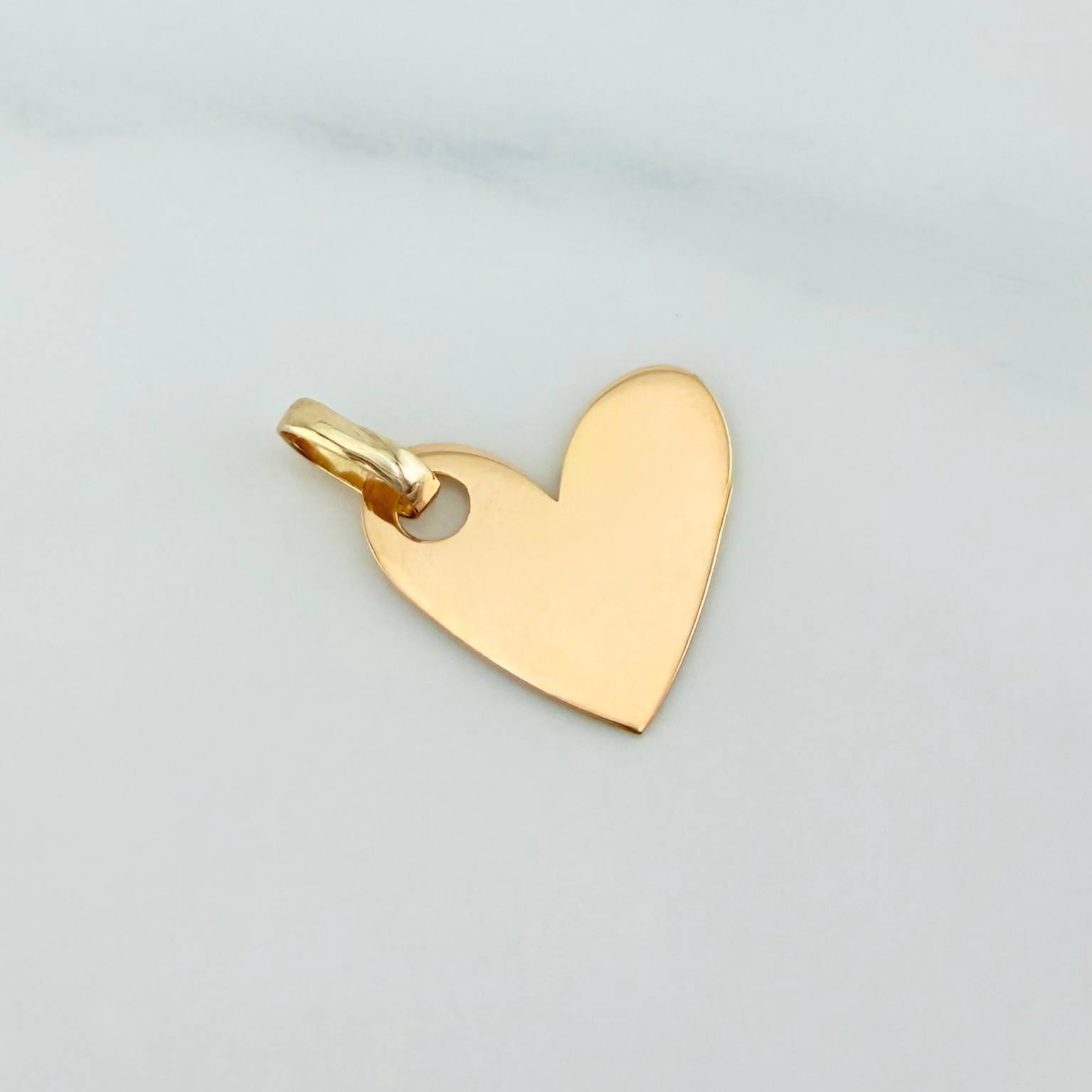 Dije Placa Corazon 0.6 g / 1/2 in Oro Amarillo 18K
