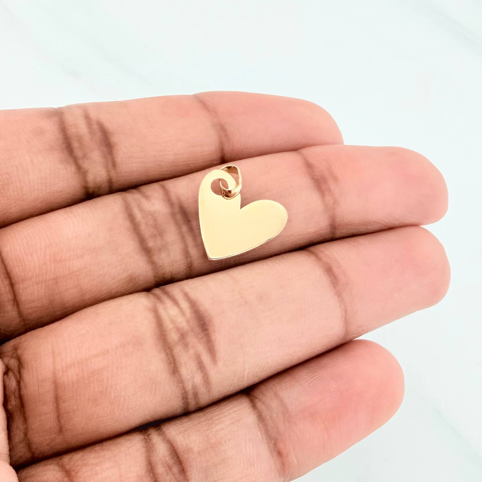 Dije Placa Corazon 0.6 g / 1/2 in Oro Amarillo 18K
