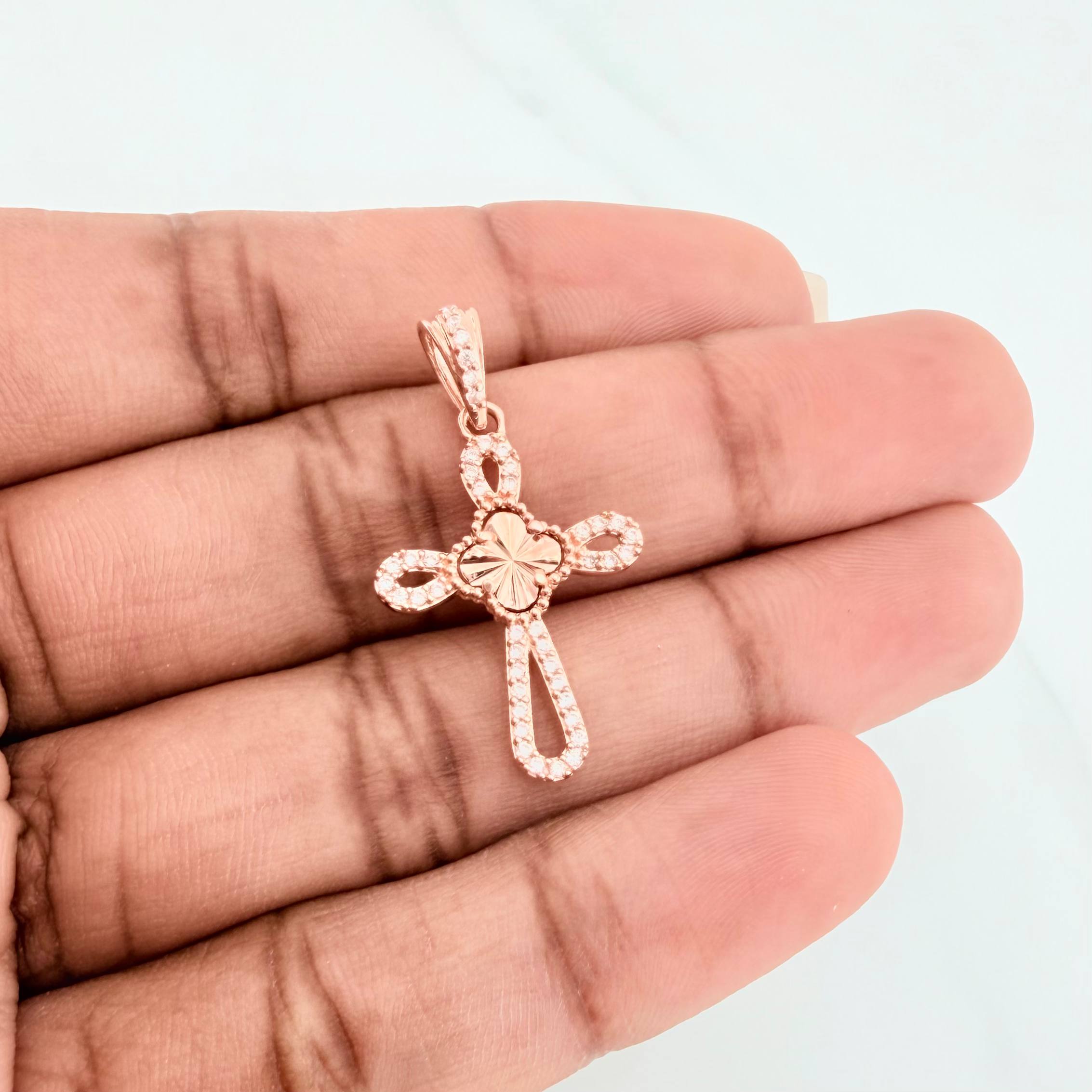 Dije Cruz Trebol 1.85 g / 1 1/4 in Oro Rosa 18K