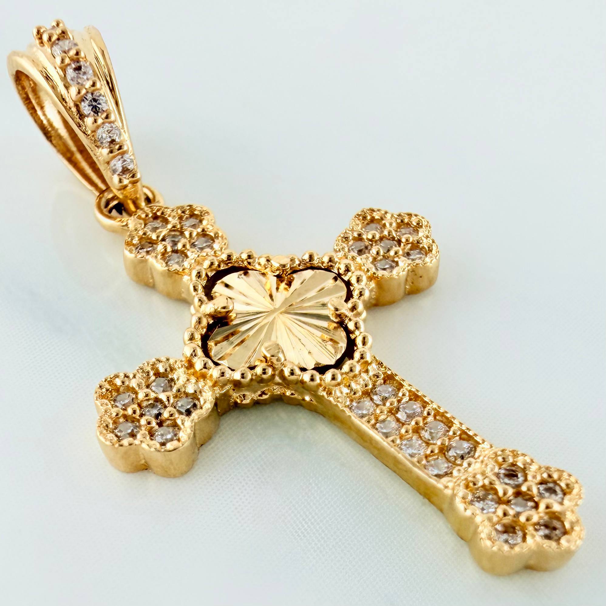Pendant Cross Clover Flowers 1.95 g / 1 1/4 in Yellow Gold 18K