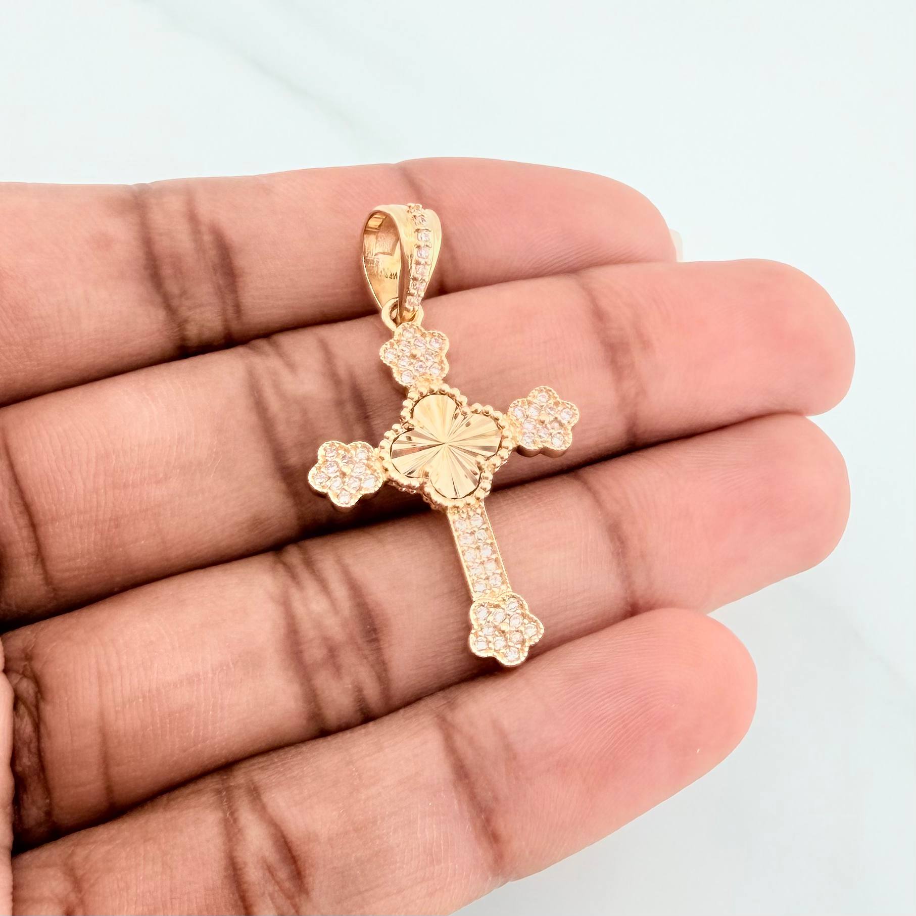 Clover Cross Pendant Flowers 3.25 g / 1 1/2 in 18K Yellow Gold