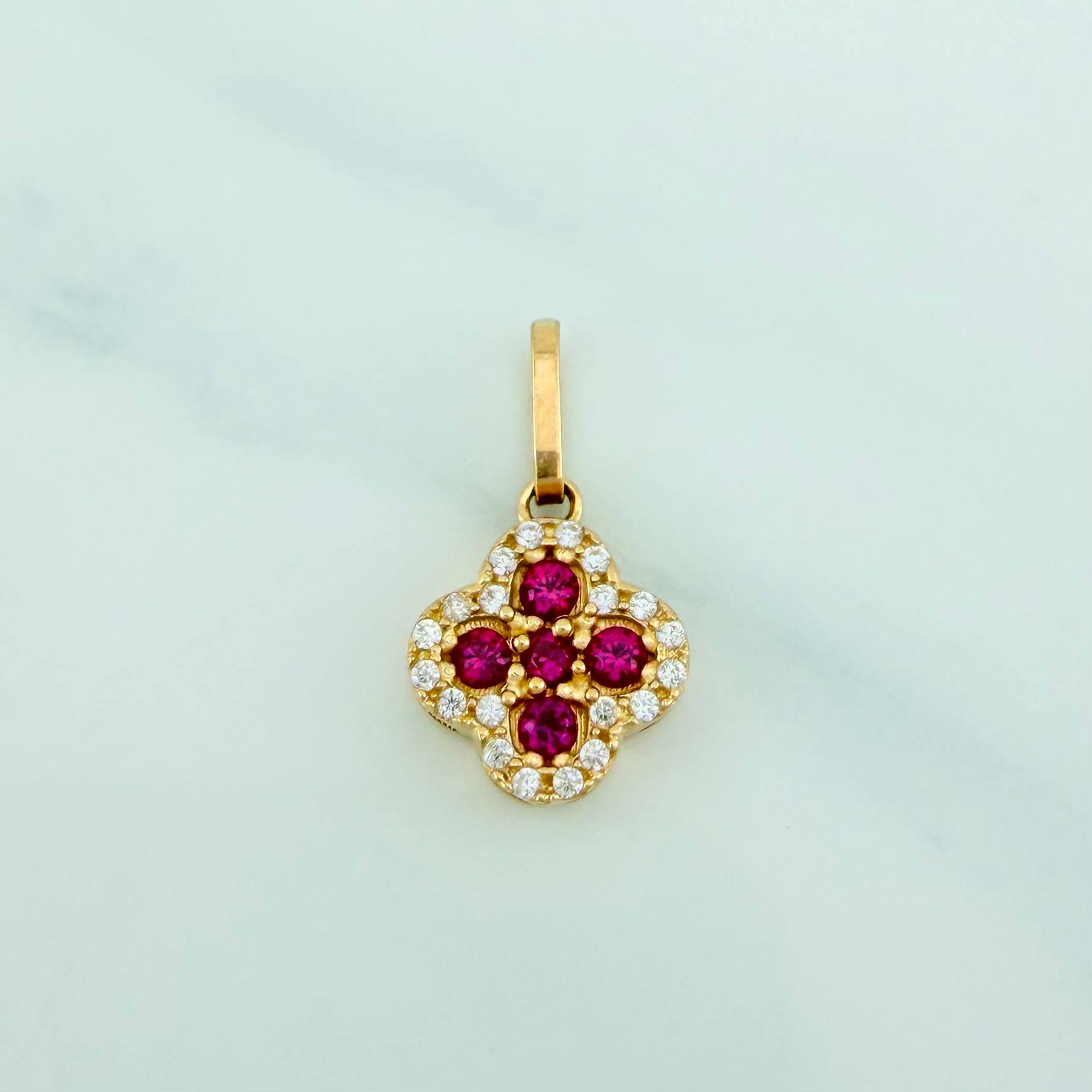 Dije Trebol 1.25 g / 3/4 in Oro Amarillo 18K