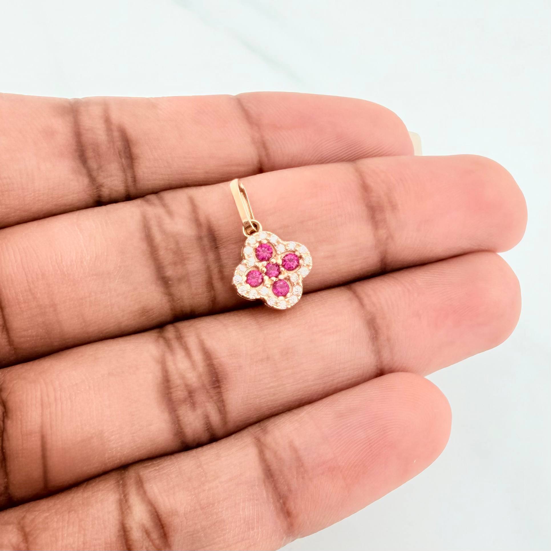 Clover Pendant 1.1 g / 3/4 in 18K Yellow Gold