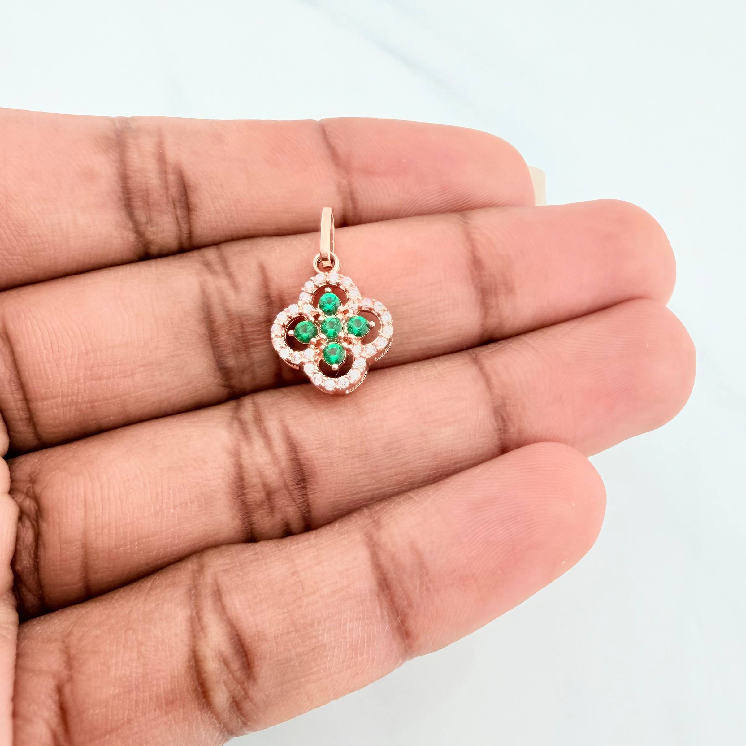 Double Clover Pendant 1.5 g / 3/4 in 18K Rose Gold
