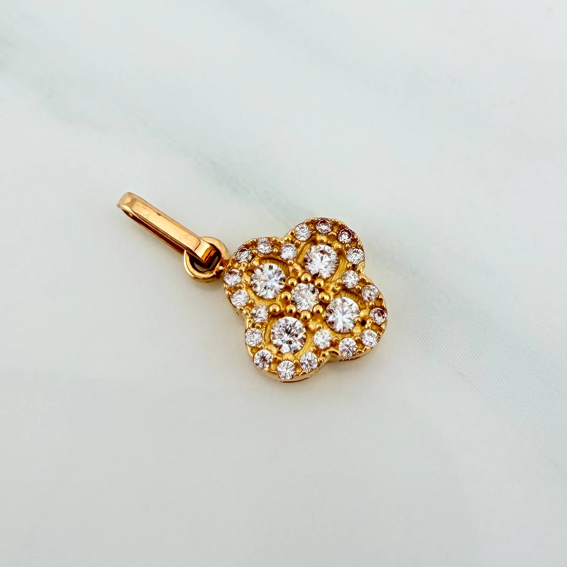 Clover Pendant 1.1 g / 3/4 in 18K Yellow Gold