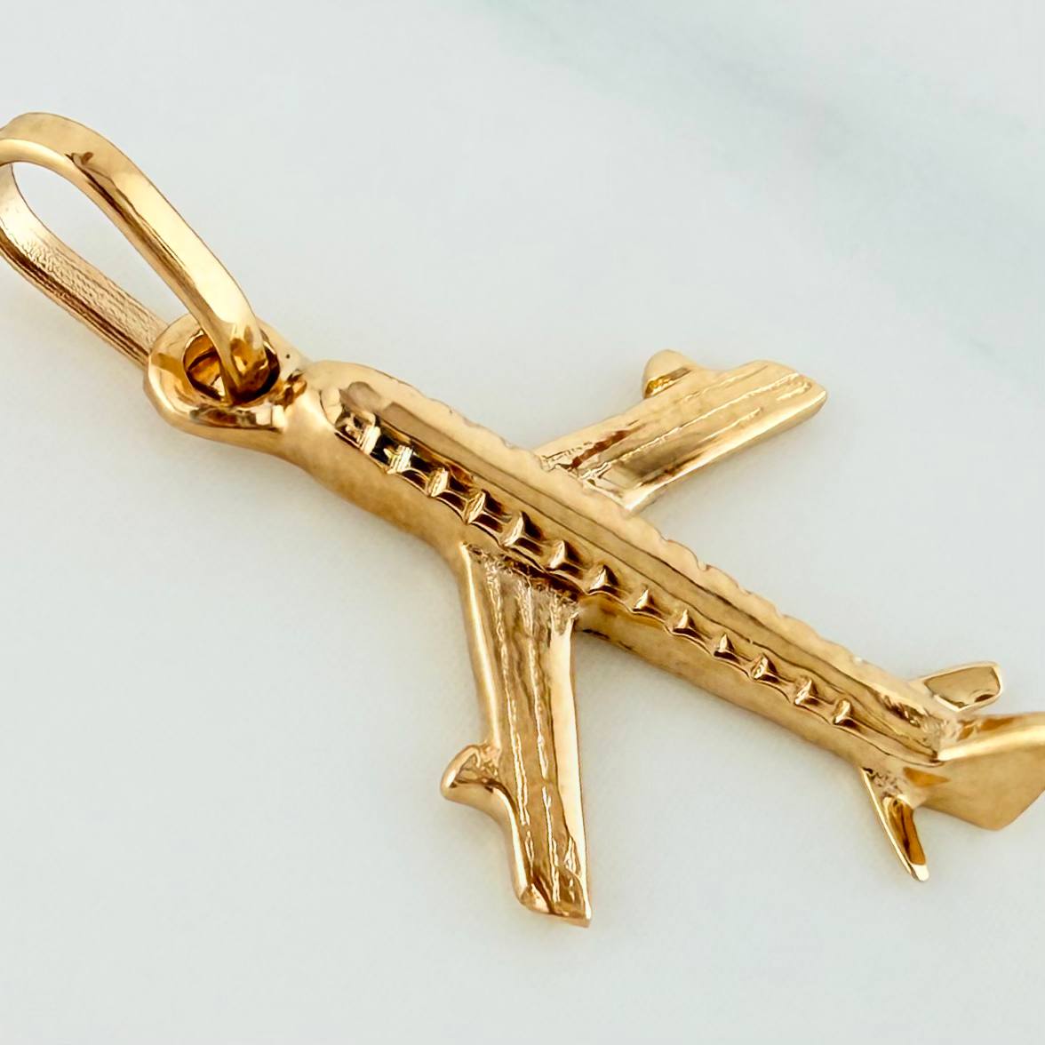Pendant Airplane 0.9 g / 1 in Yellow Gold 18K