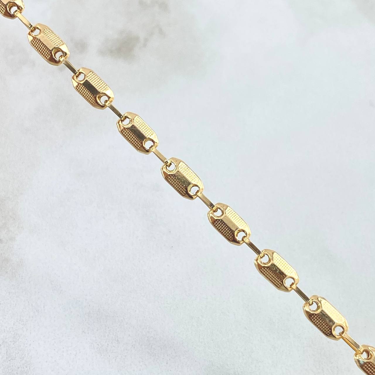 Pulso Rustico Barril Bi- Texturizado 4.7gr / 21cm / 4.3mm Liso Punteado Oro Amarillo 18K ©
