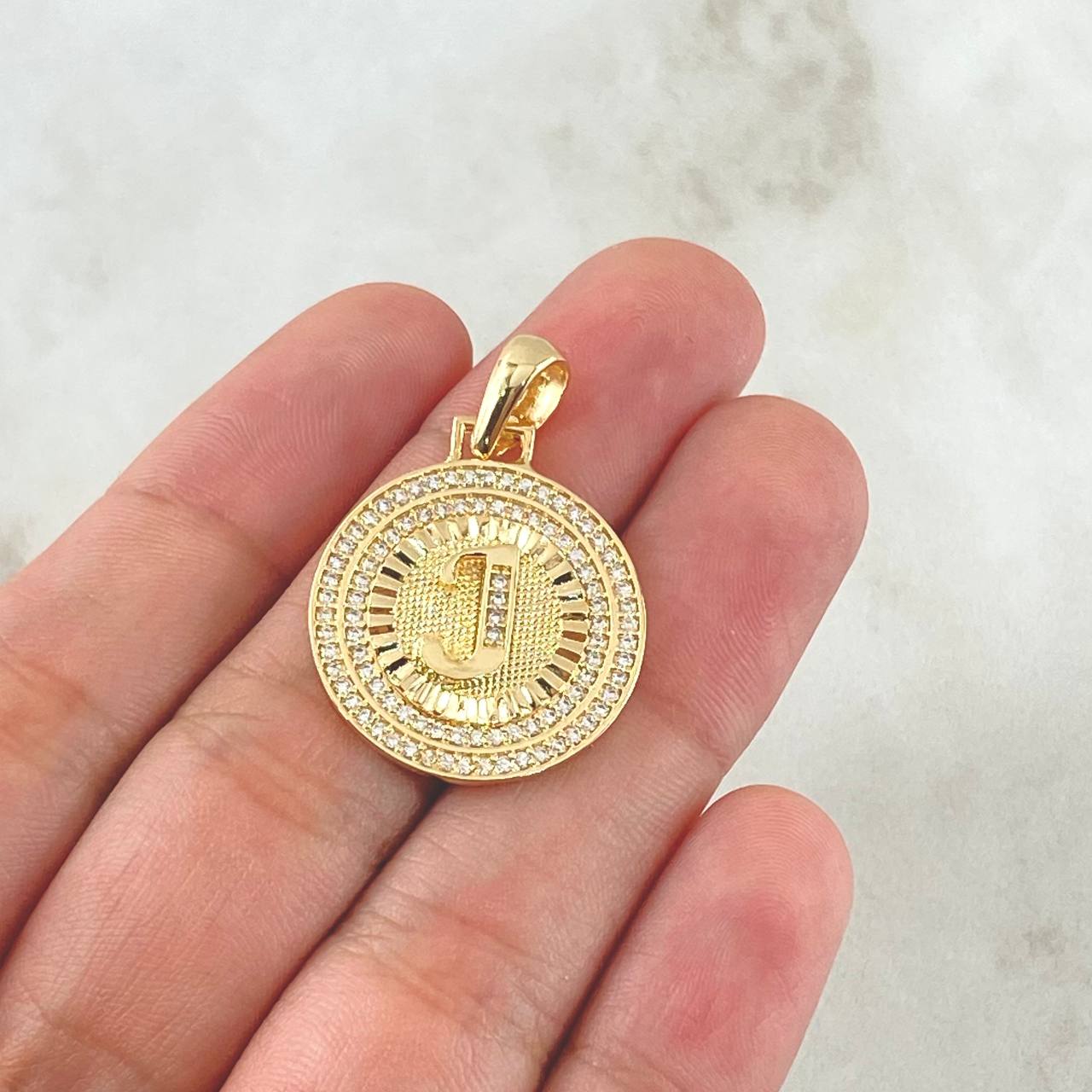 Dije Medalla Letra J 4.35g / 1 1/4 in Oro Amarillo 18K