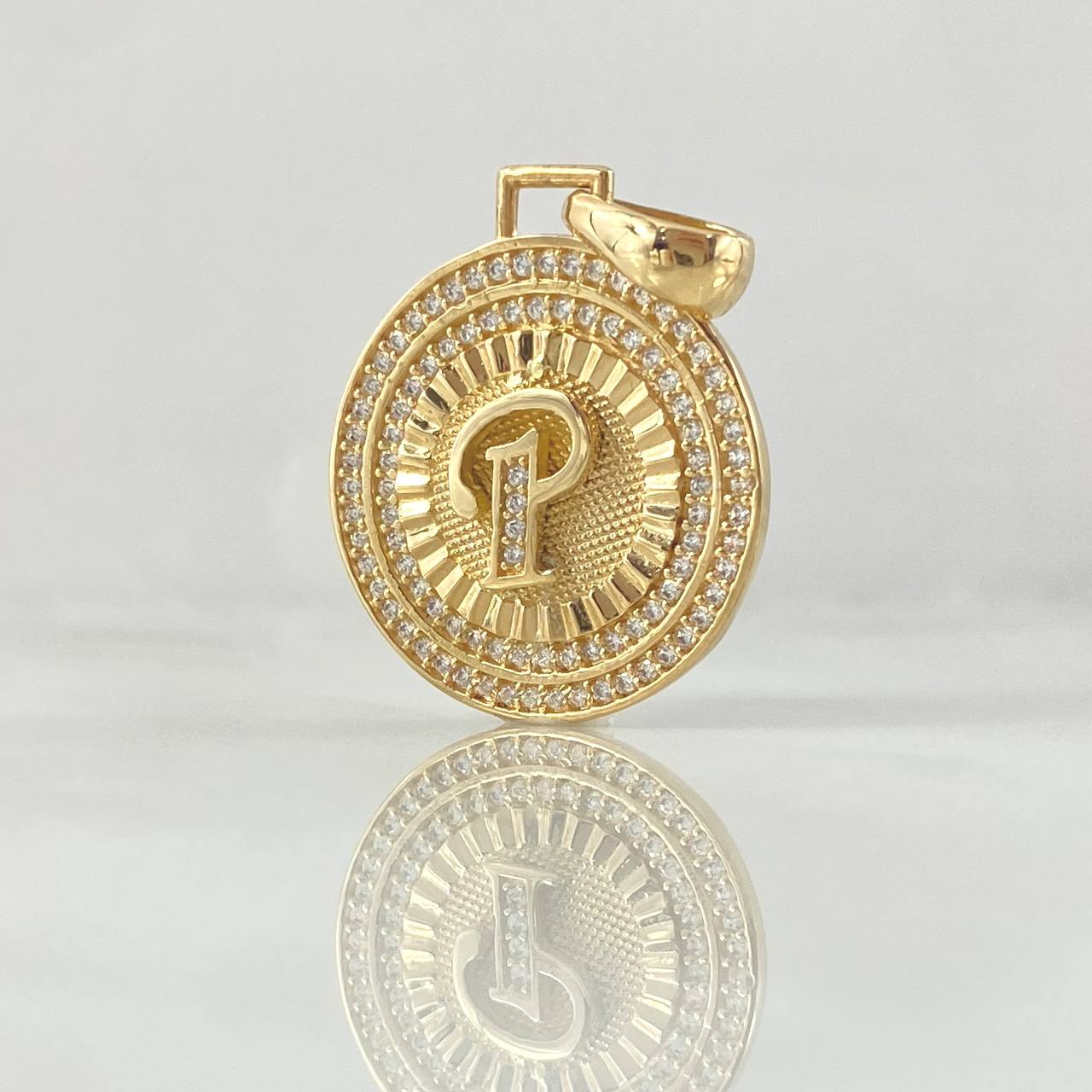 Dije Medalla Letra P 4.8gr / 1 1/4 in / Oro Amarillo 18K