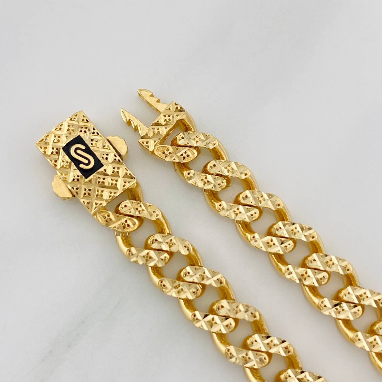Pulso Cubana Infinito 8.1g / 7 3/4 in / 6.35mm Oro Amarillo 18K