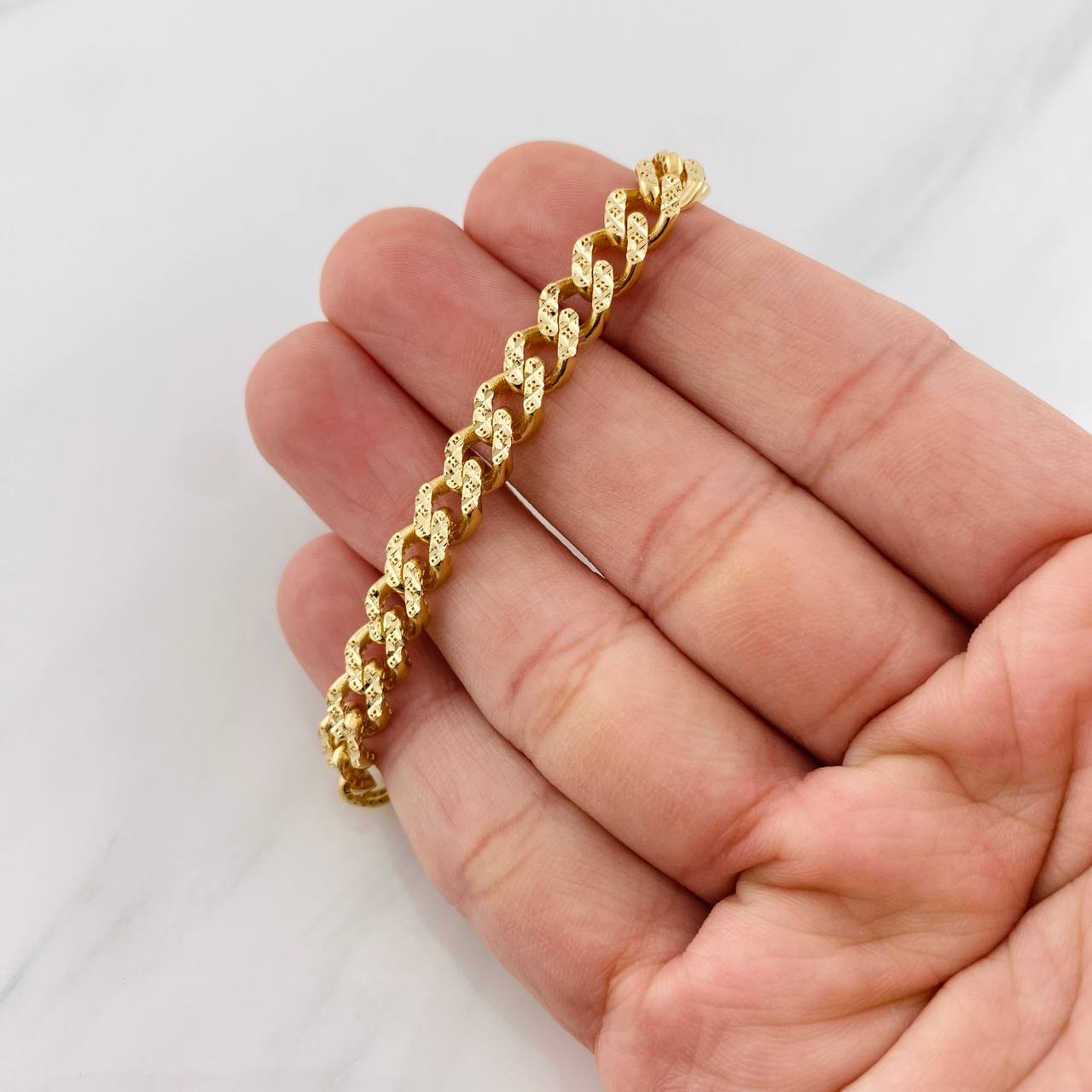 Pulso Cubana Infinito 8.1g / 7 3/4 in / 6.35mm Oro Amarillo 18K