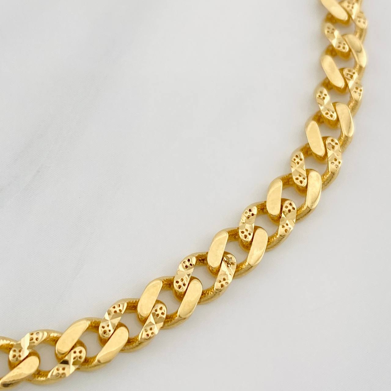 Pulso Cubana Infinito 6.05g / 7 1/2 in / 4.8mm Oro Amarillo 18K