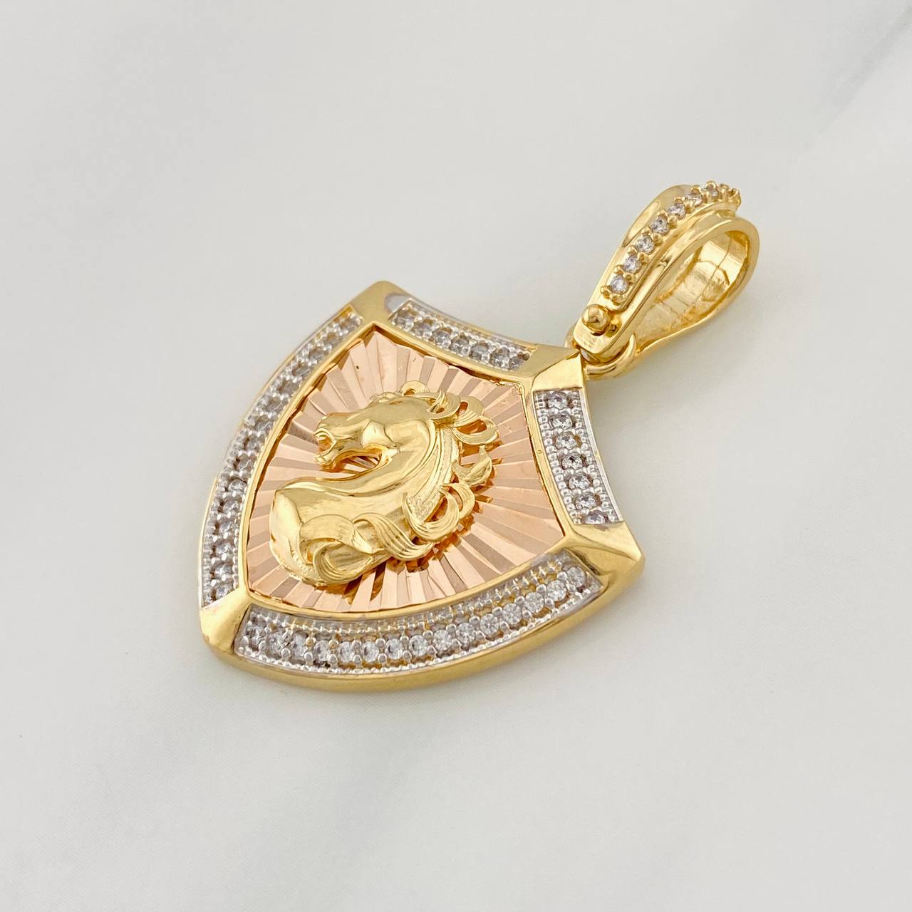Dije Placa Caballo 6.3g / 1 1/4 in Tres Oros 18K