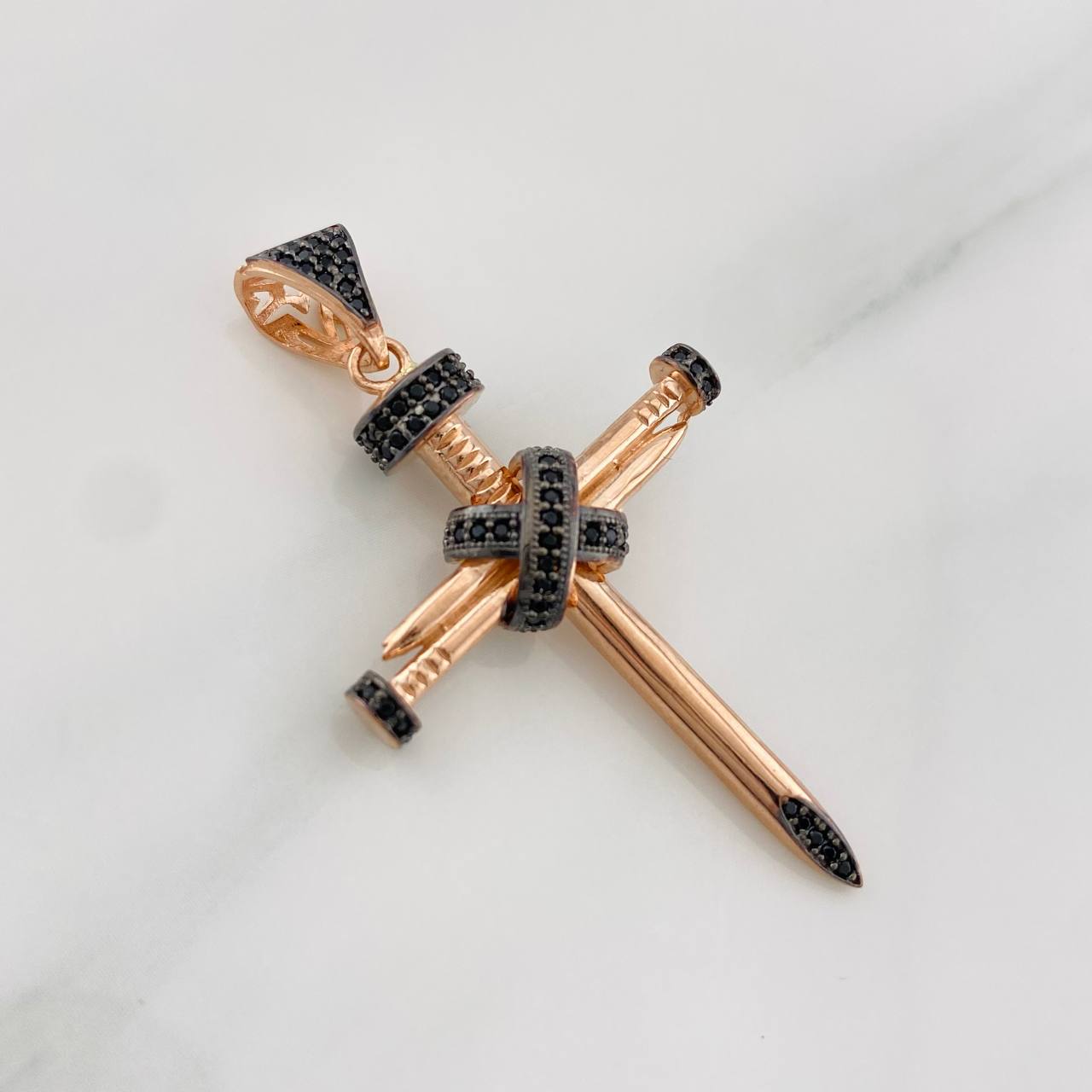 Dije Clavo 5.95g / 2 in Dos Oros Negro Rosa 18K