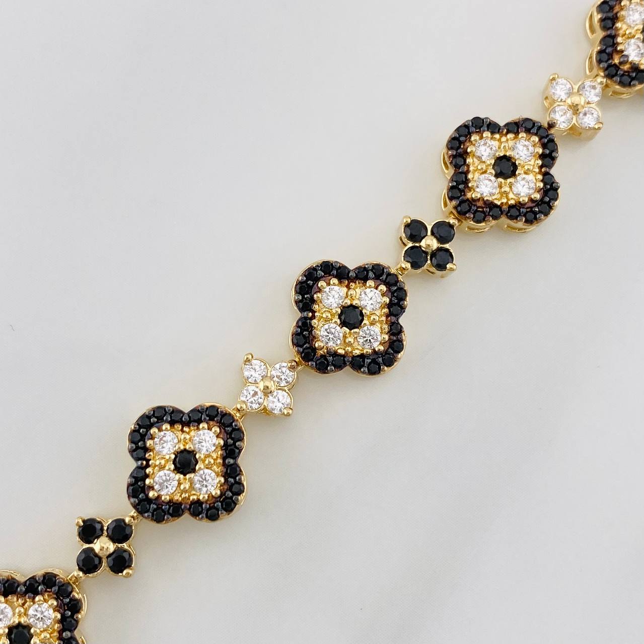 Clover Bracelet Flores 15.60g / 7 in / 10.13mm 18K Yellow Gold