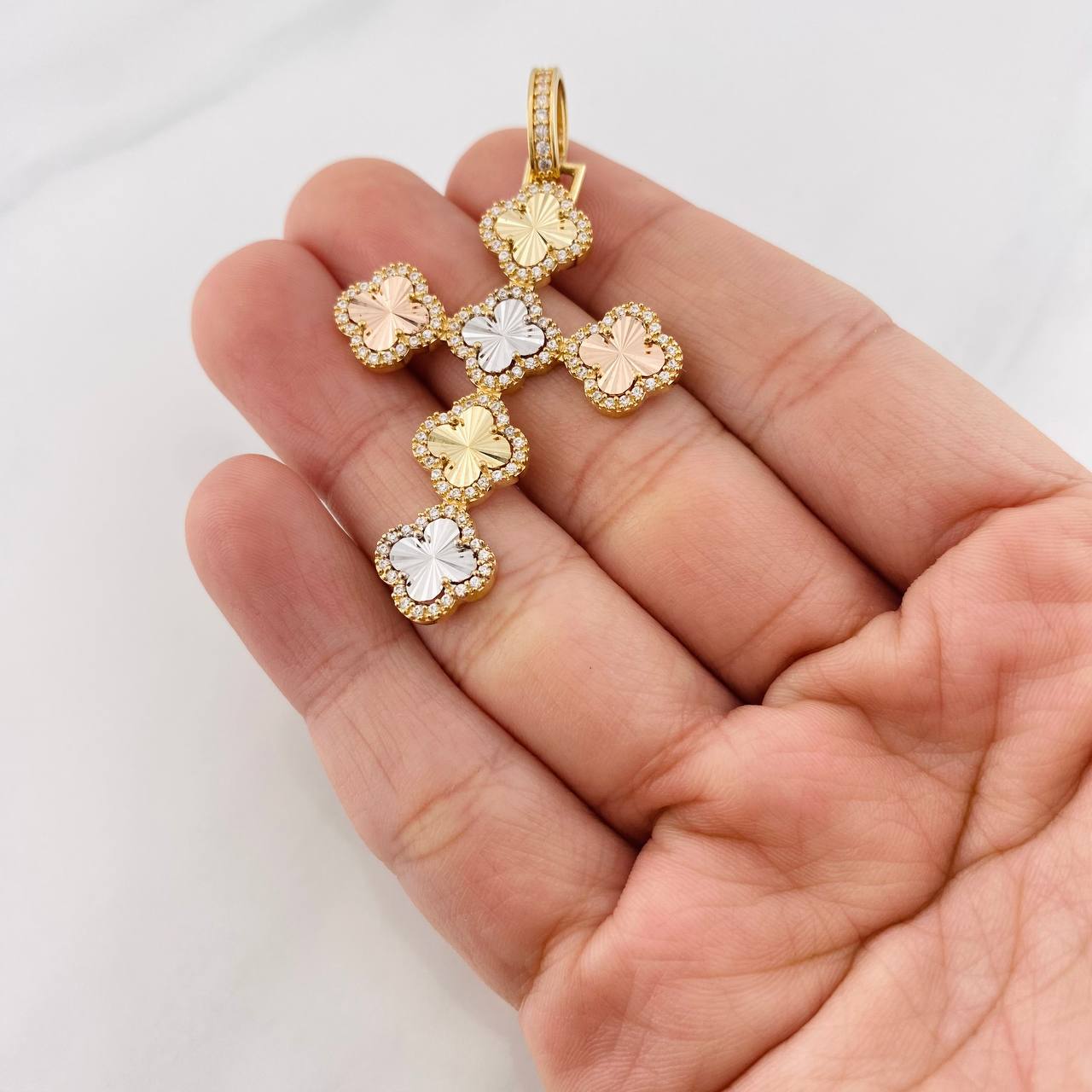 Dije Cruz Trebol 6g / 2 in Tres Oros 18K