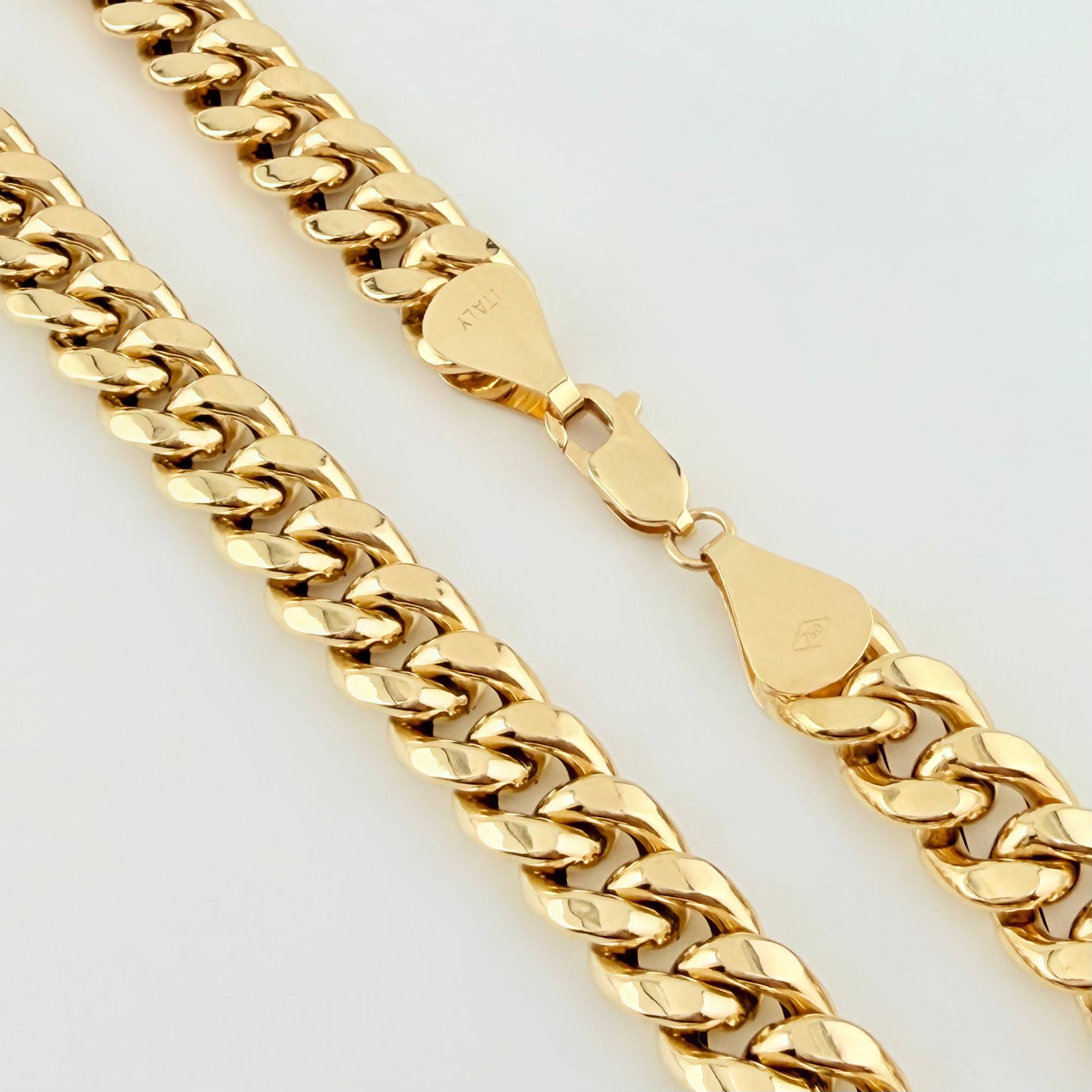 Cadena Cubana 10.8 g / 23 3/4 in / 6.1 mm Oro Amarillo 18K