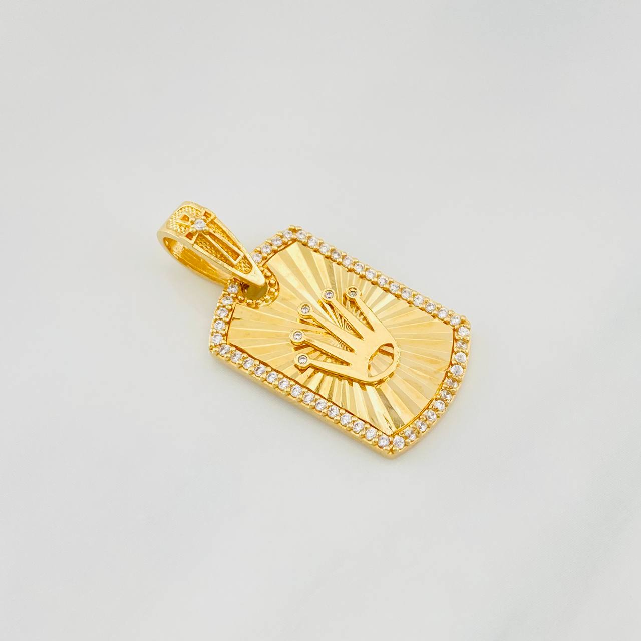 Pendant Plaque Crown 3.7g / 1 1/4 in Yellow Gold 18K