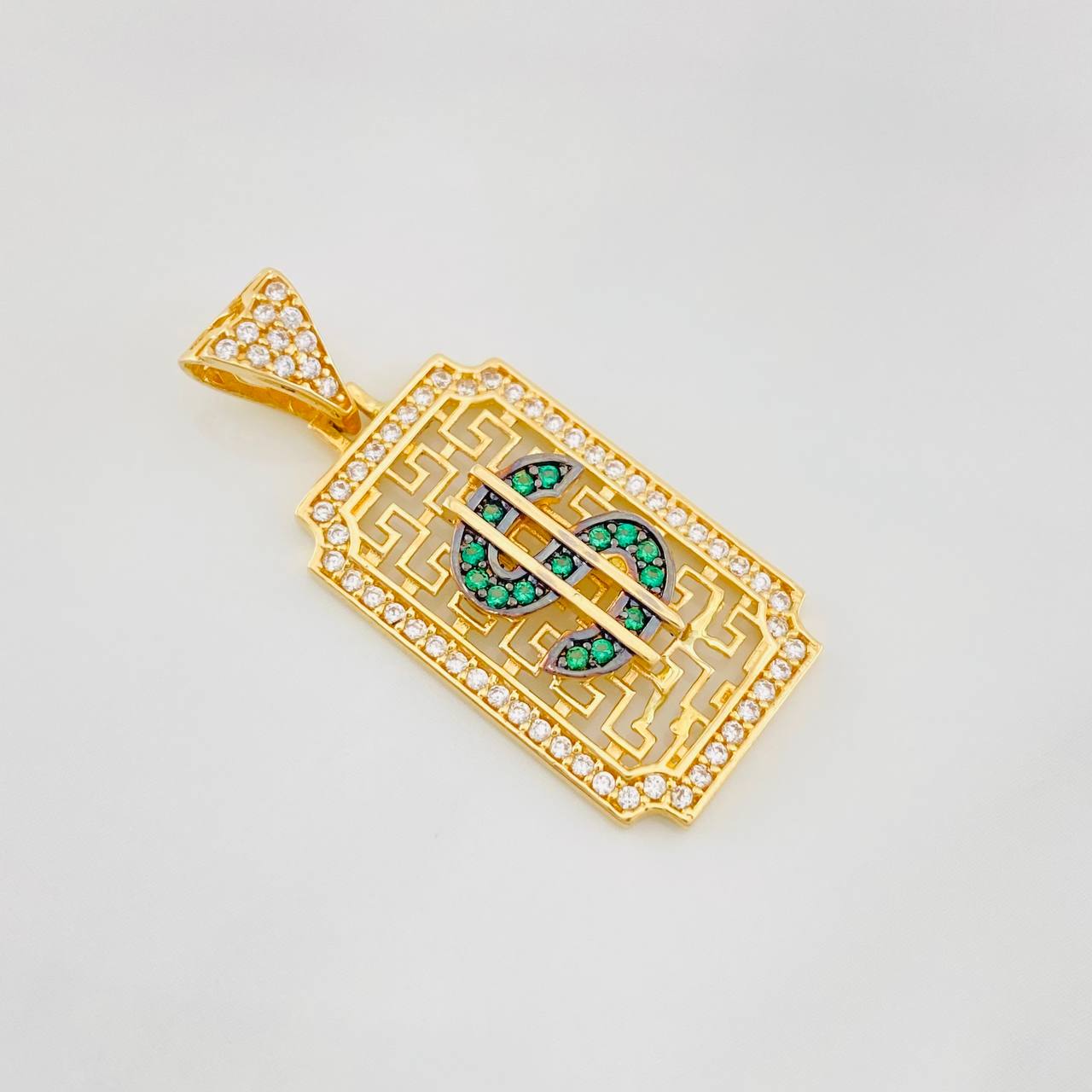 Dije Placa Signo Peso 3.15g / 1 1/4 in Dos Oros Negro Amarillo 18K