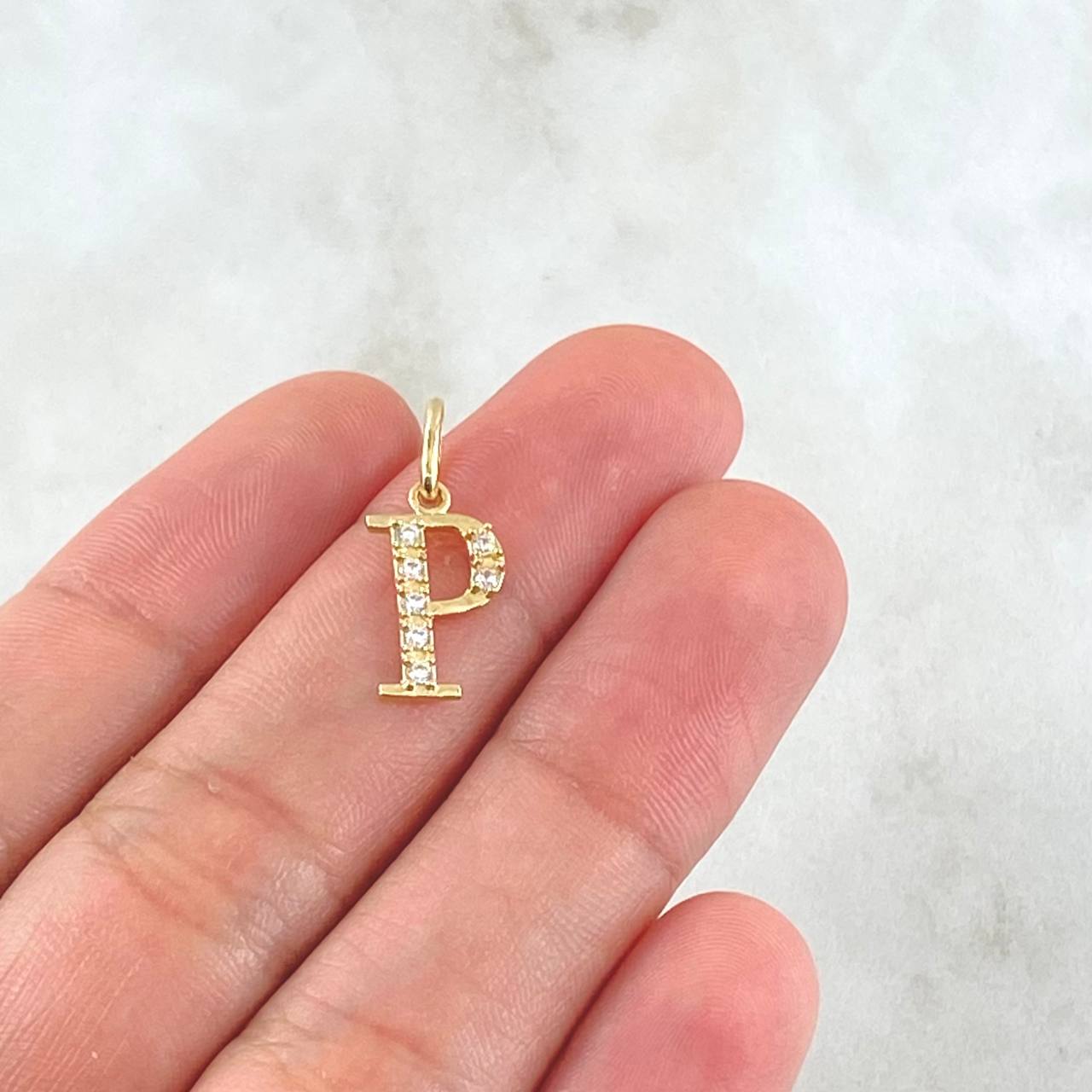 Pendant Letter P Silhouette 0.75gr / 1.8cm / 18K Gold ©