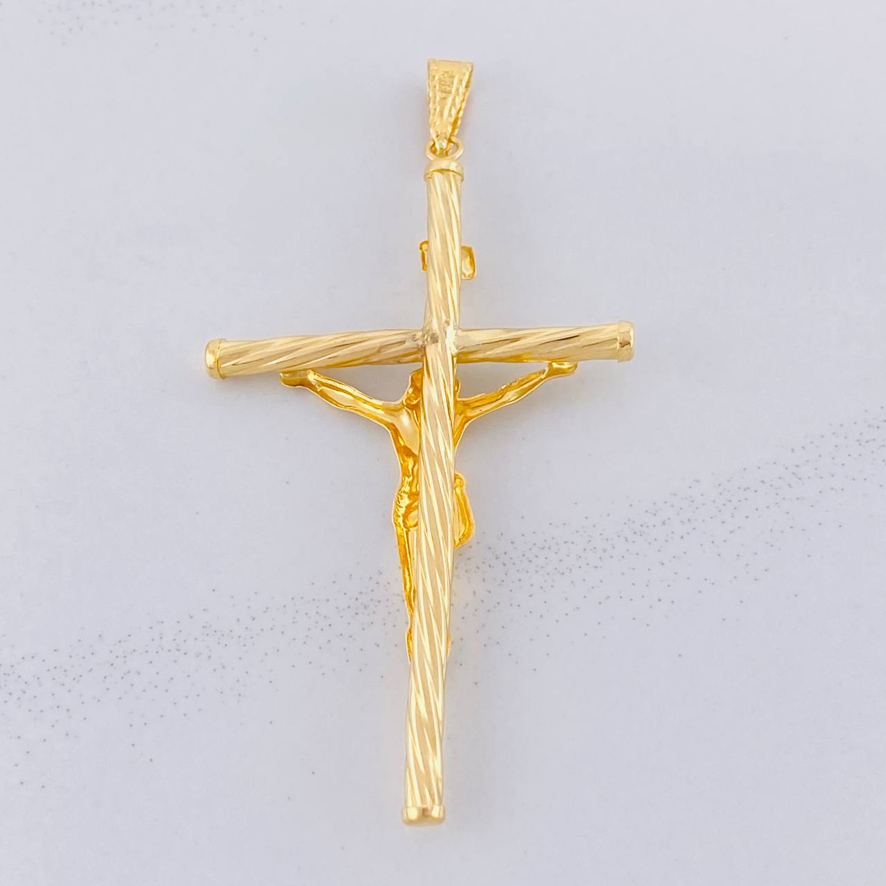 Dije Cruz Cristo 2.15g / 2 1/4 in Oro Amarillo 18K