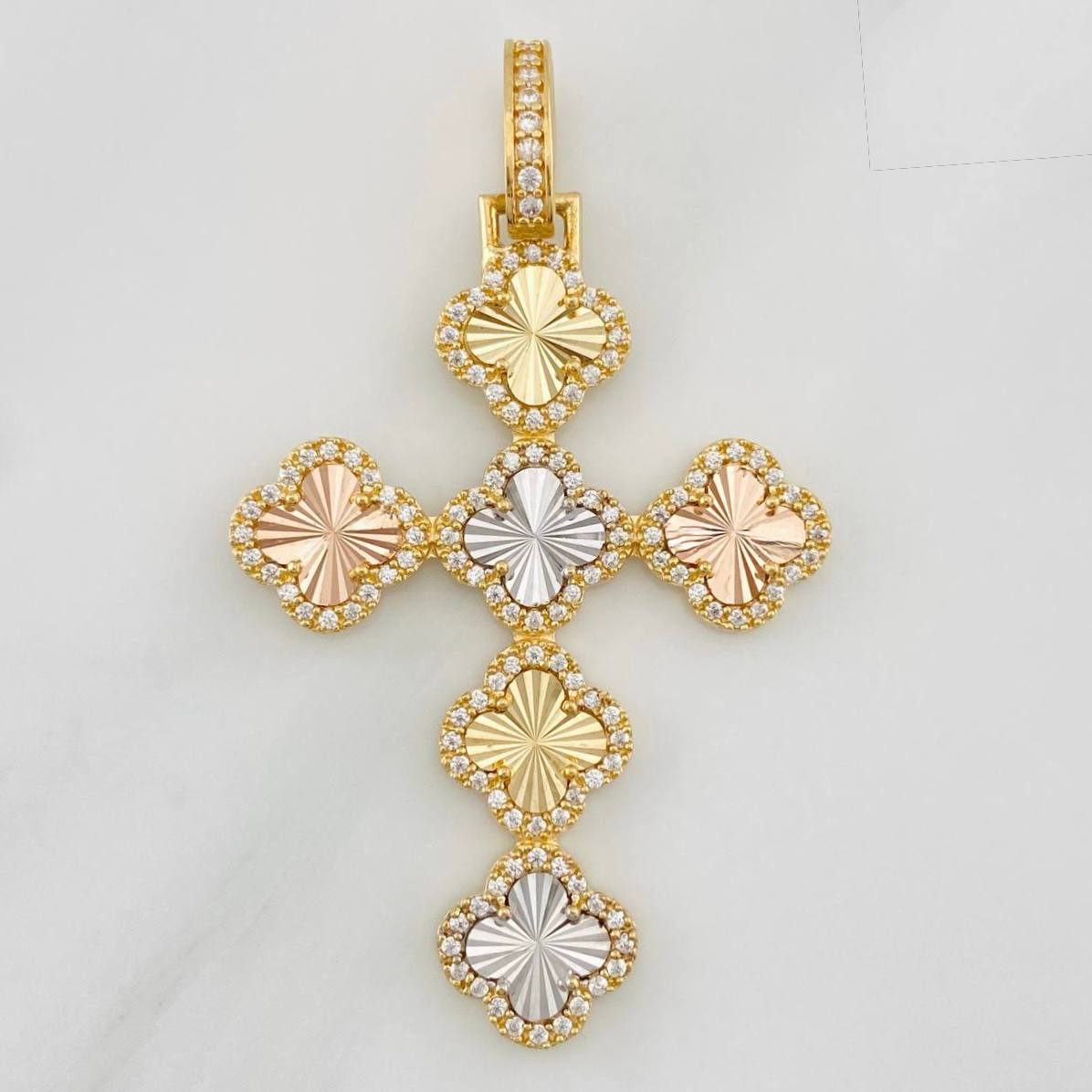 Dije Cruz Trebol 6g / 2 in Tres Oros 18K