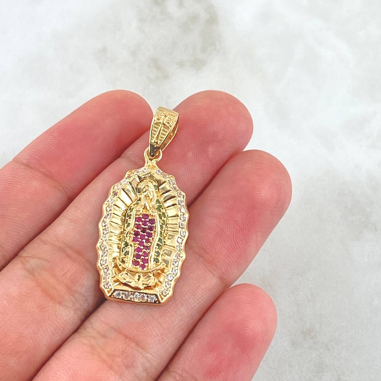 Dije Virgen Guadalupe Silueta  6.2gr / 3.5cm / Circones Blancos Verdes Fucsia Oro Amarillo 18K ©