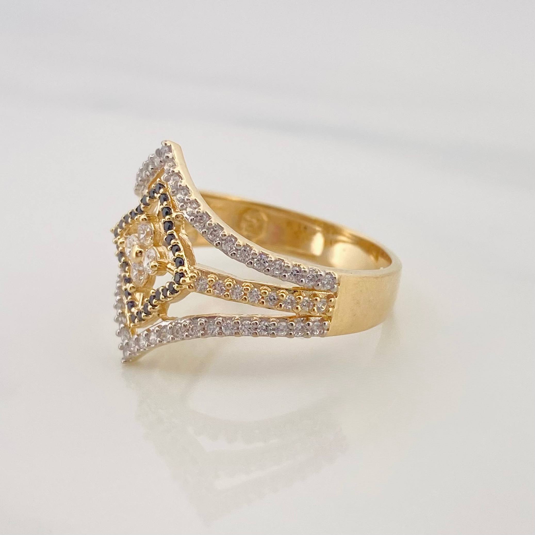 Anillo Rombos 3.75g / T7 3/4 Dos Oros Amarillo Blanco 18K