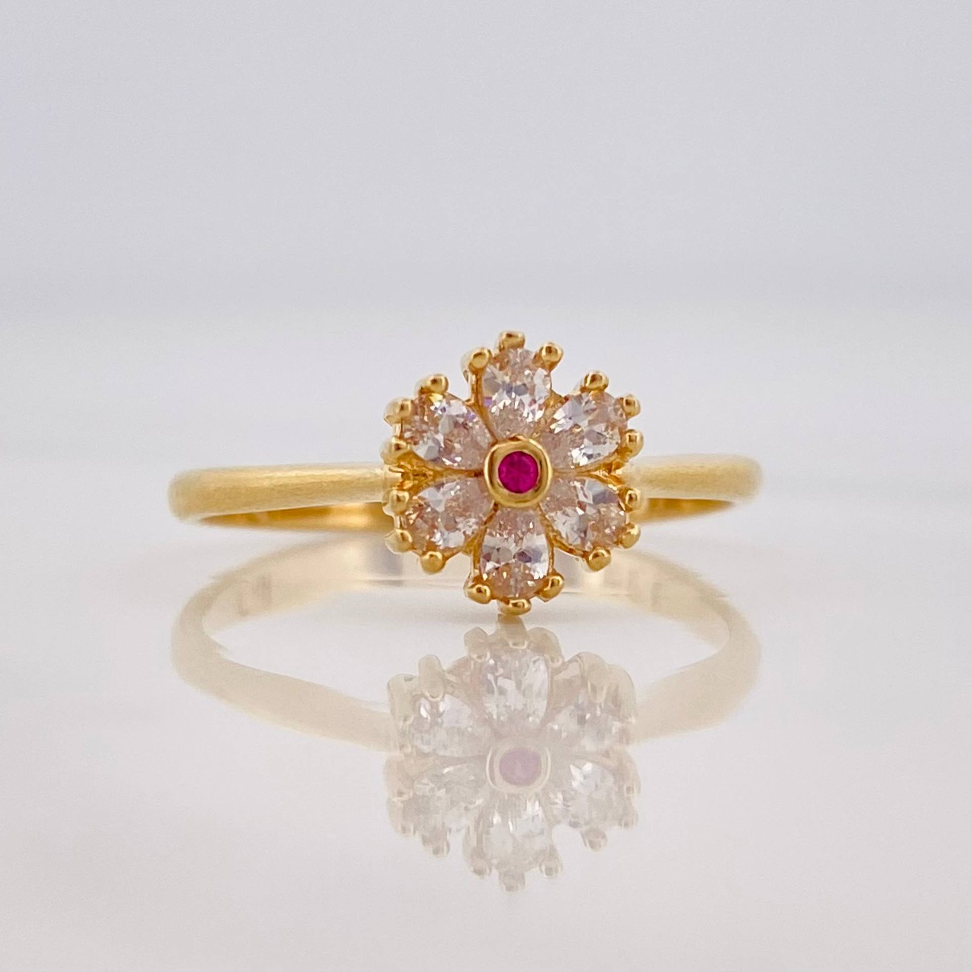 Anillo Flor 2.4g / T7 Oro Amarillo 18K