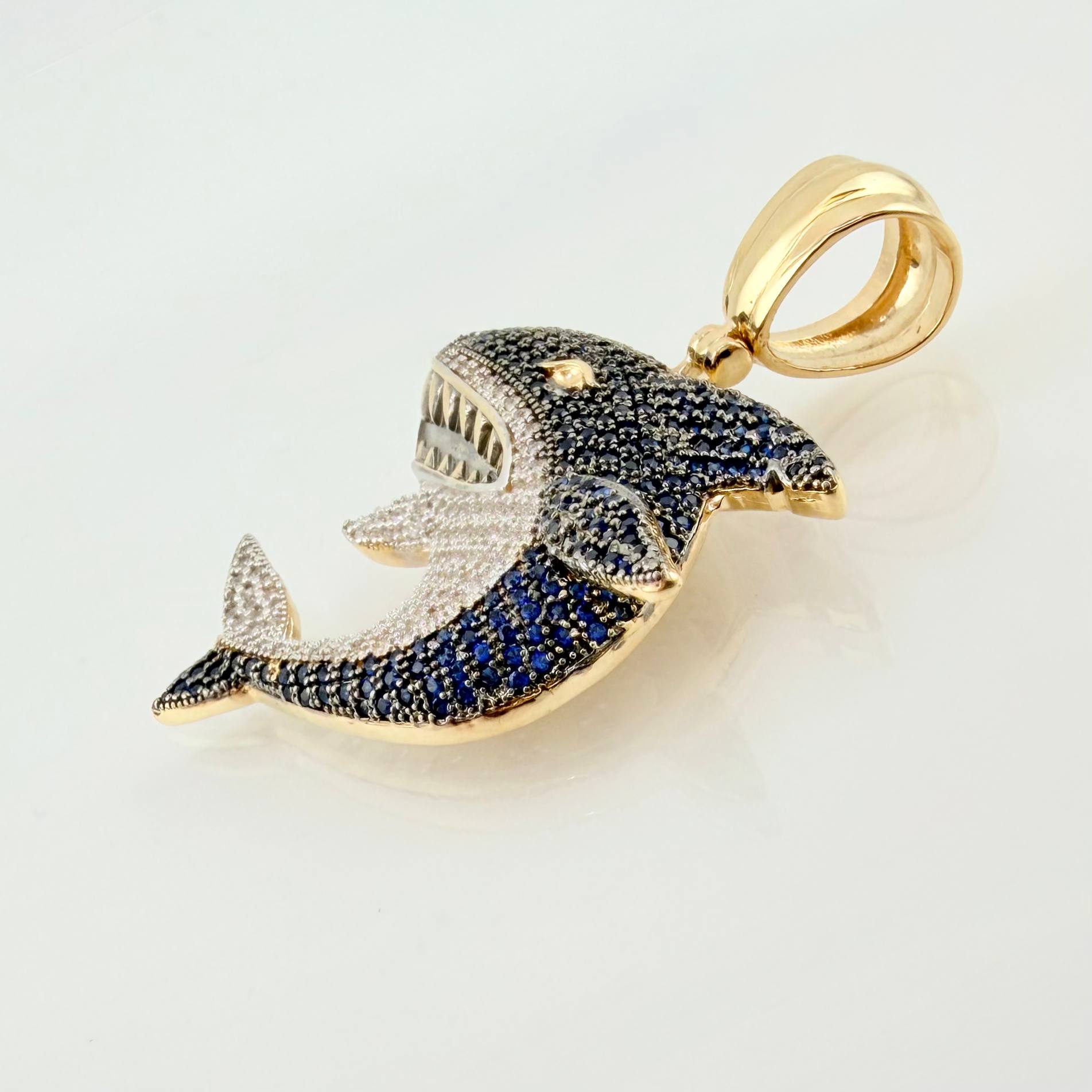 Pendant Shark 13.2gr / 2 in / Yellow Gold 18K ©