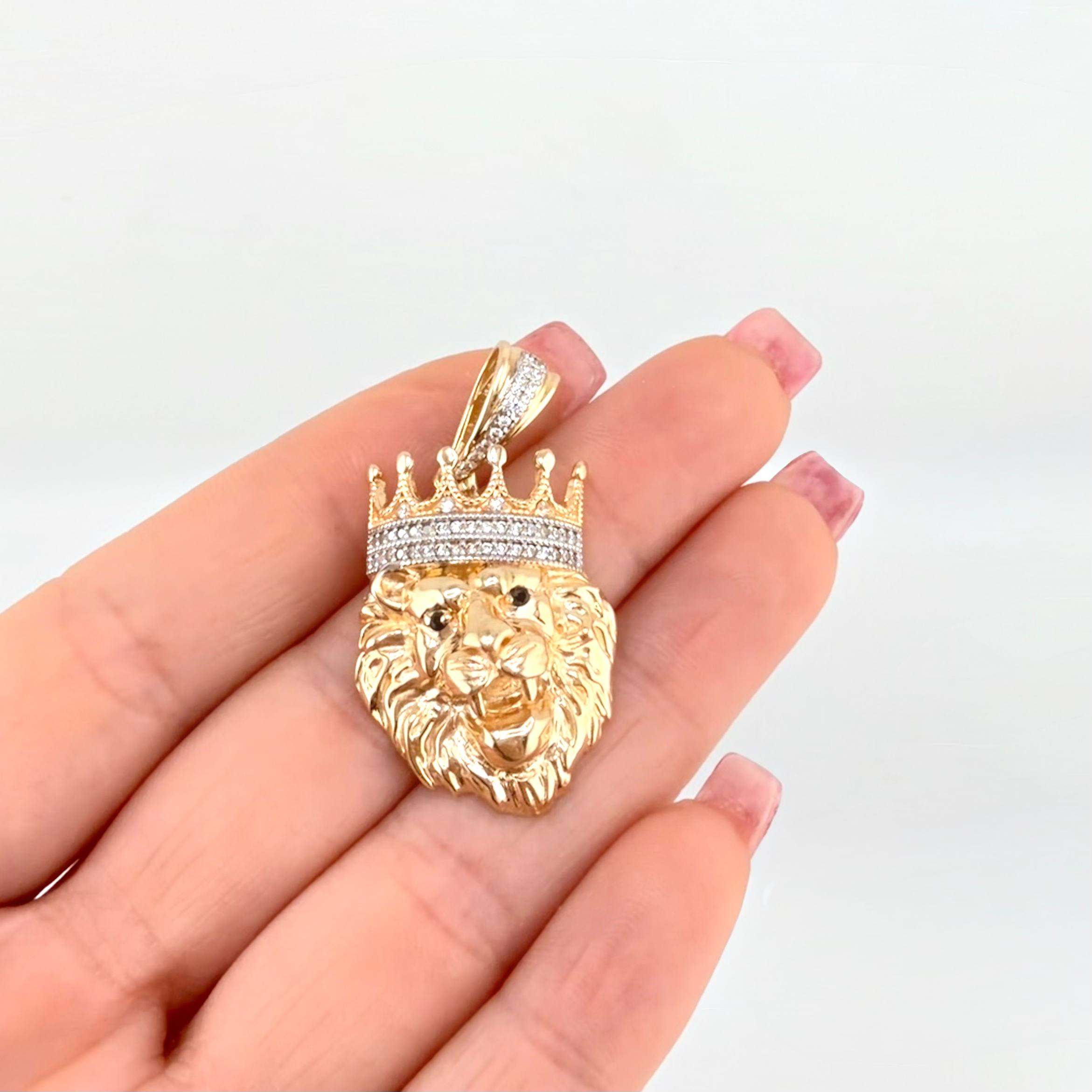 Dije Leon Coronado 10gr / 1 1/2 in / Oro Amarillo 18K ©