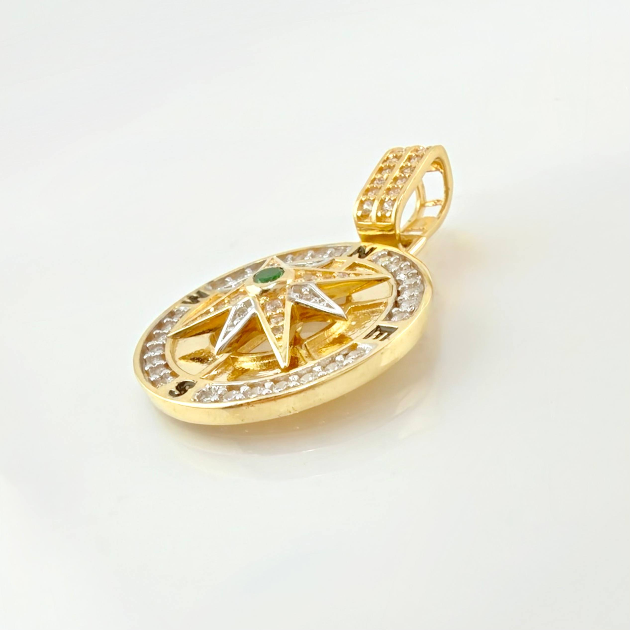 Dije Brujula Movil 9.6gr / 1 1/2 in / Oro Amarillo 18K ©