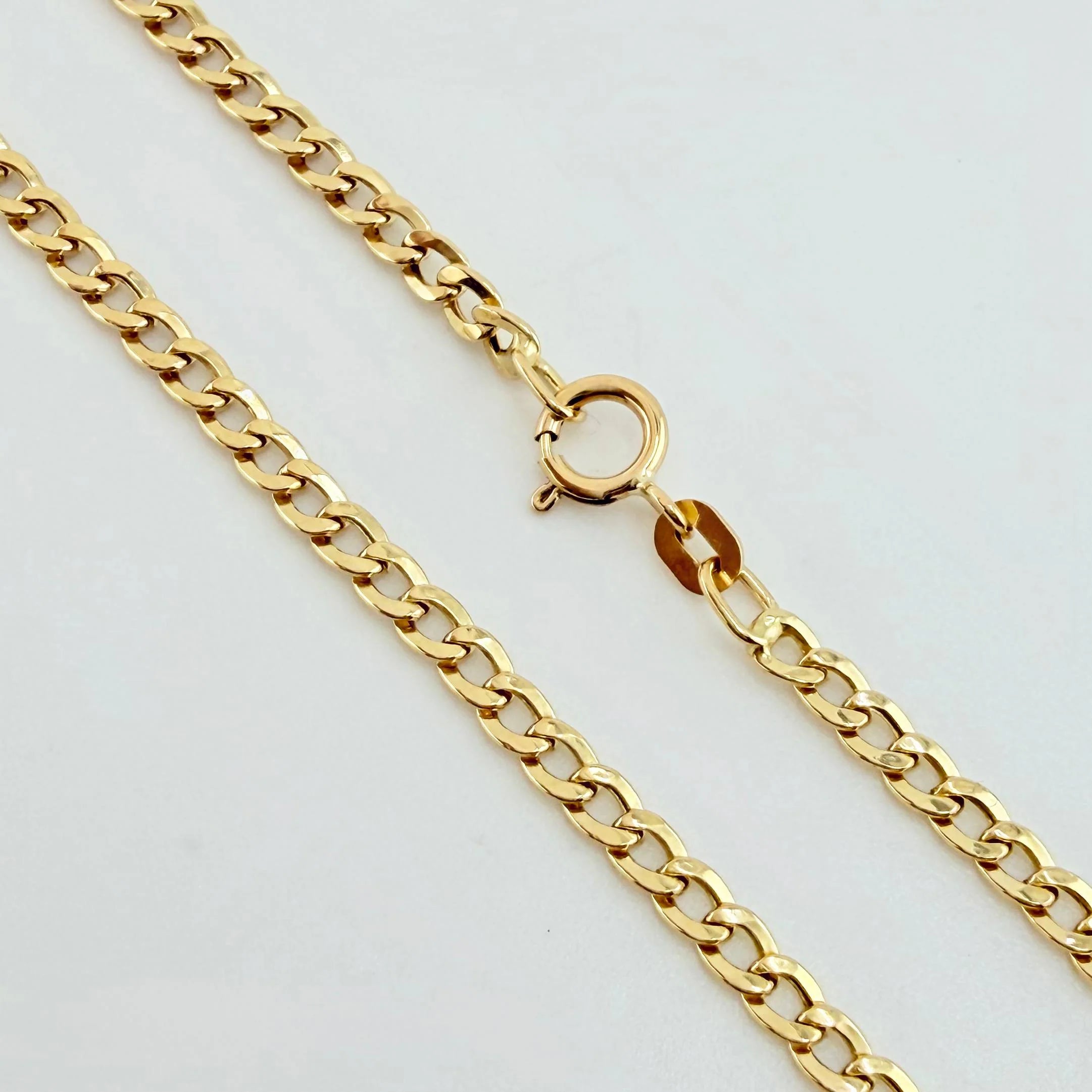 Cadena Cubana 2.95 g / 24 1/4 in / 2.4 mm Oro Amarillo 18K
