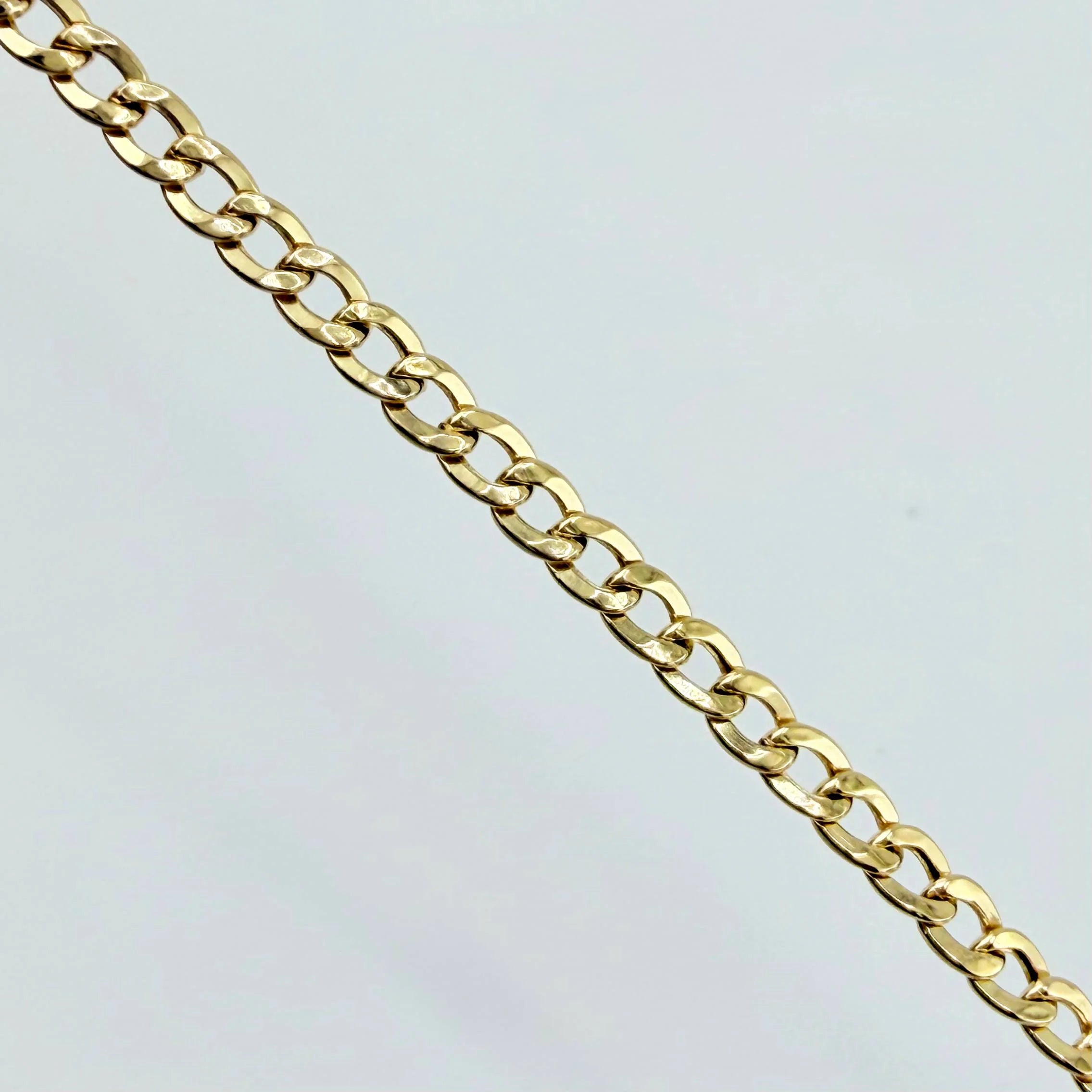 Cadena Cubana 2.95 g / 24 1/4 in / 2.4 mm Oro Amarillo 18K