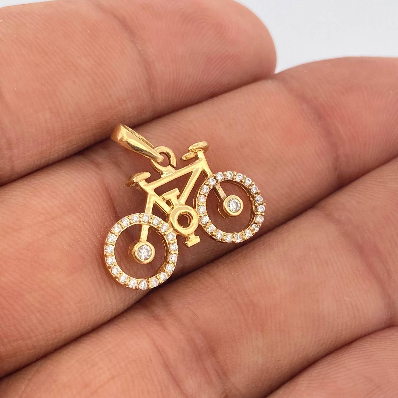 Bicycle Pendant 2.05gr / 3/4 in / 18K Gold