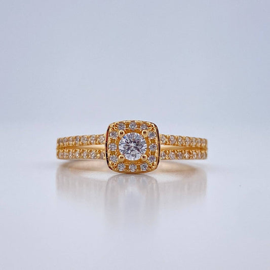 Square Halo Ring 2.45gr / Size 6 1/4 / 18K Gold &