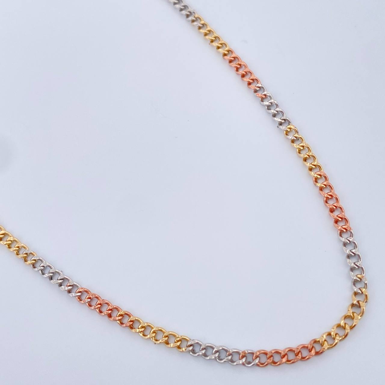 Cadena Cubana 4.1gr / 24 1/4 in / Tres Oros +1 14K Italy &