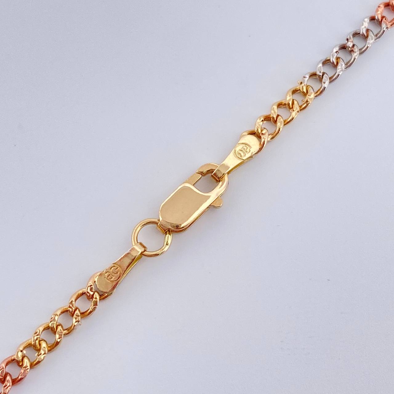 Cadena Cubana 4.1gr / 24 1/4 in / Tres Oros +1 14K Italy &