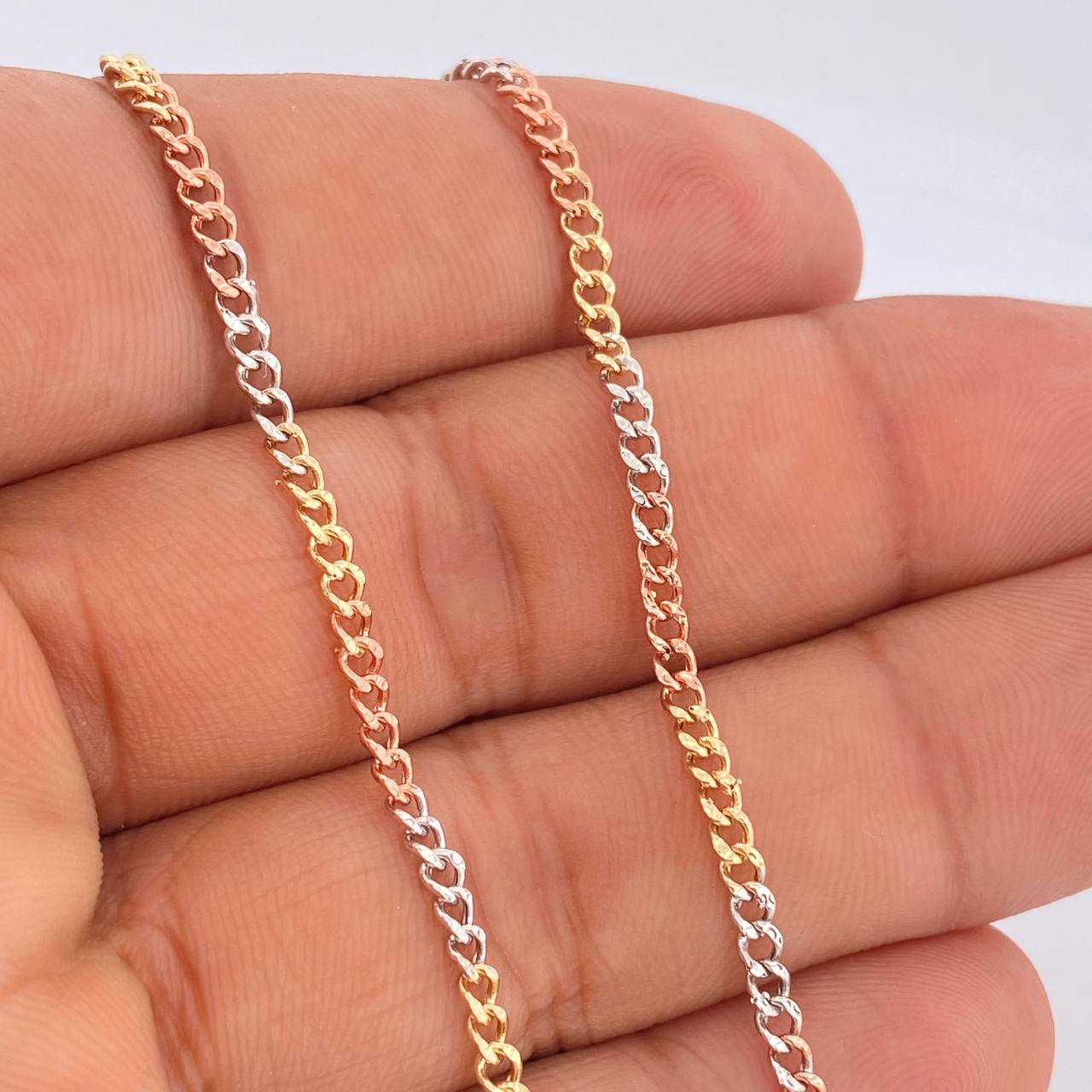 Cadena Cubana 4.1gr / 24 1/4 in / Tres Oros +1 14K Italy &