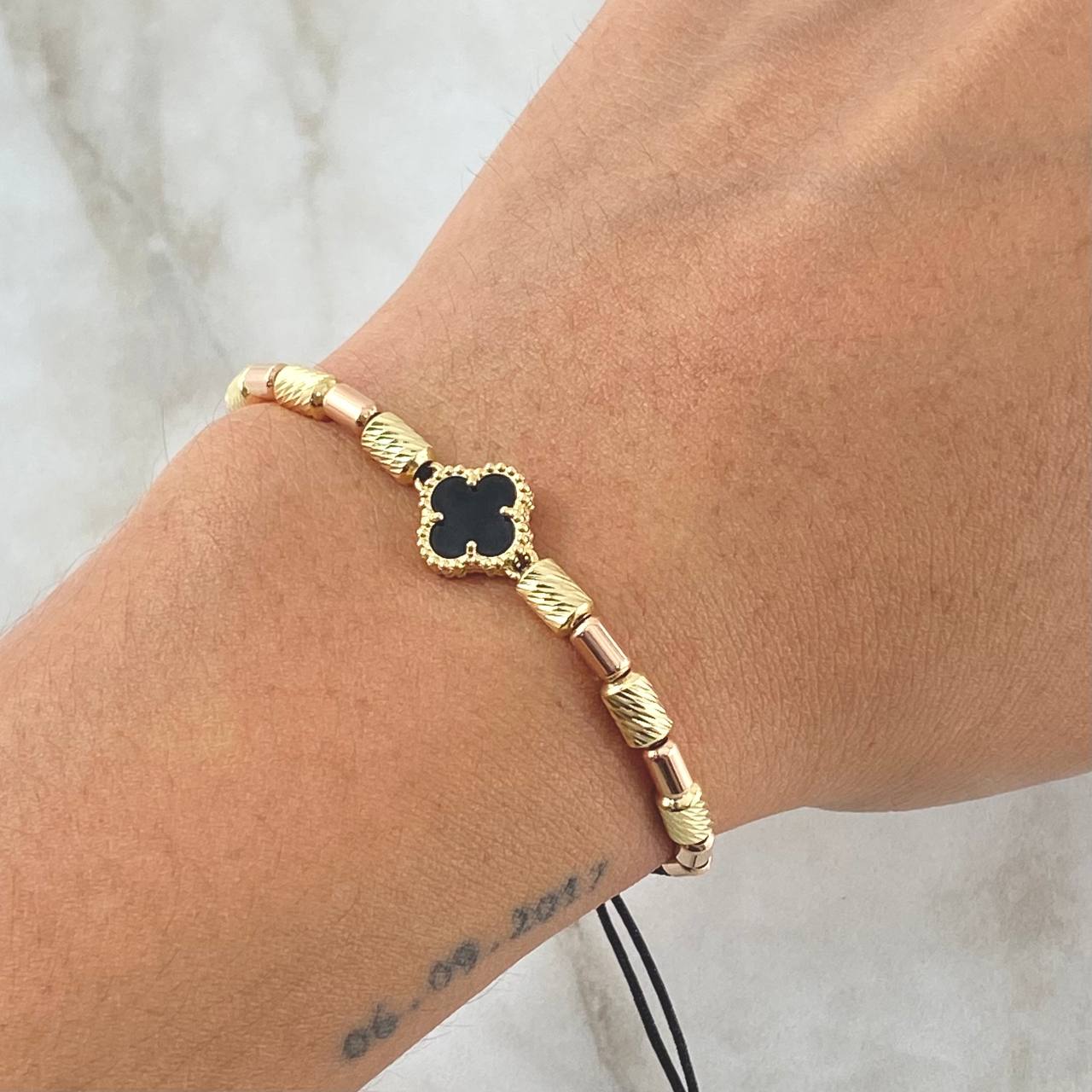Black Bracelet Charm Clover VCyA Black Onyx 2.9gr / 3mm-4mm Cylinders Diamond Cut 6 pcs Plain 8 pcs Two Yellow and Rose Gold 18K *