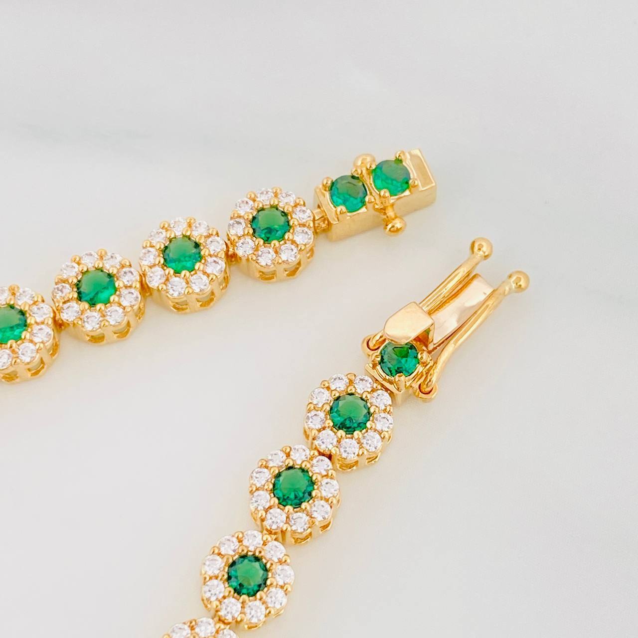 Tennis Bracelet Flower 15.2g / 6 3/4 in / 6mm Yellow Gold 18K